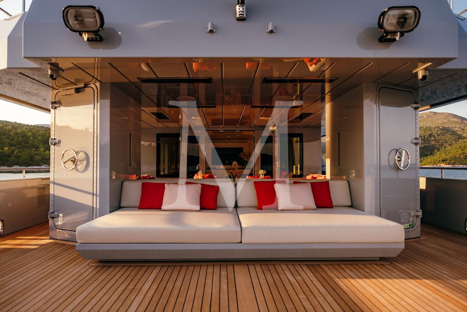 Carmen_Elegant sofa lounges overlooking the aft deck1