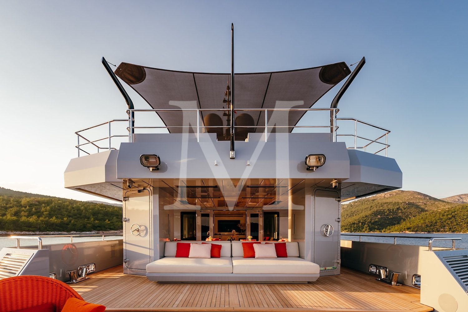 Carmen_Elegant sofa lounges overlooking the aft deck2