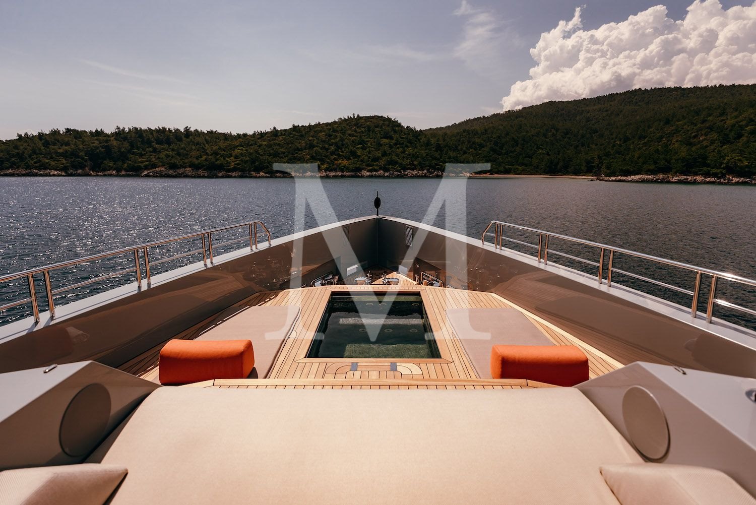 Carmen_Exterior_Floor-level Jacuzzi