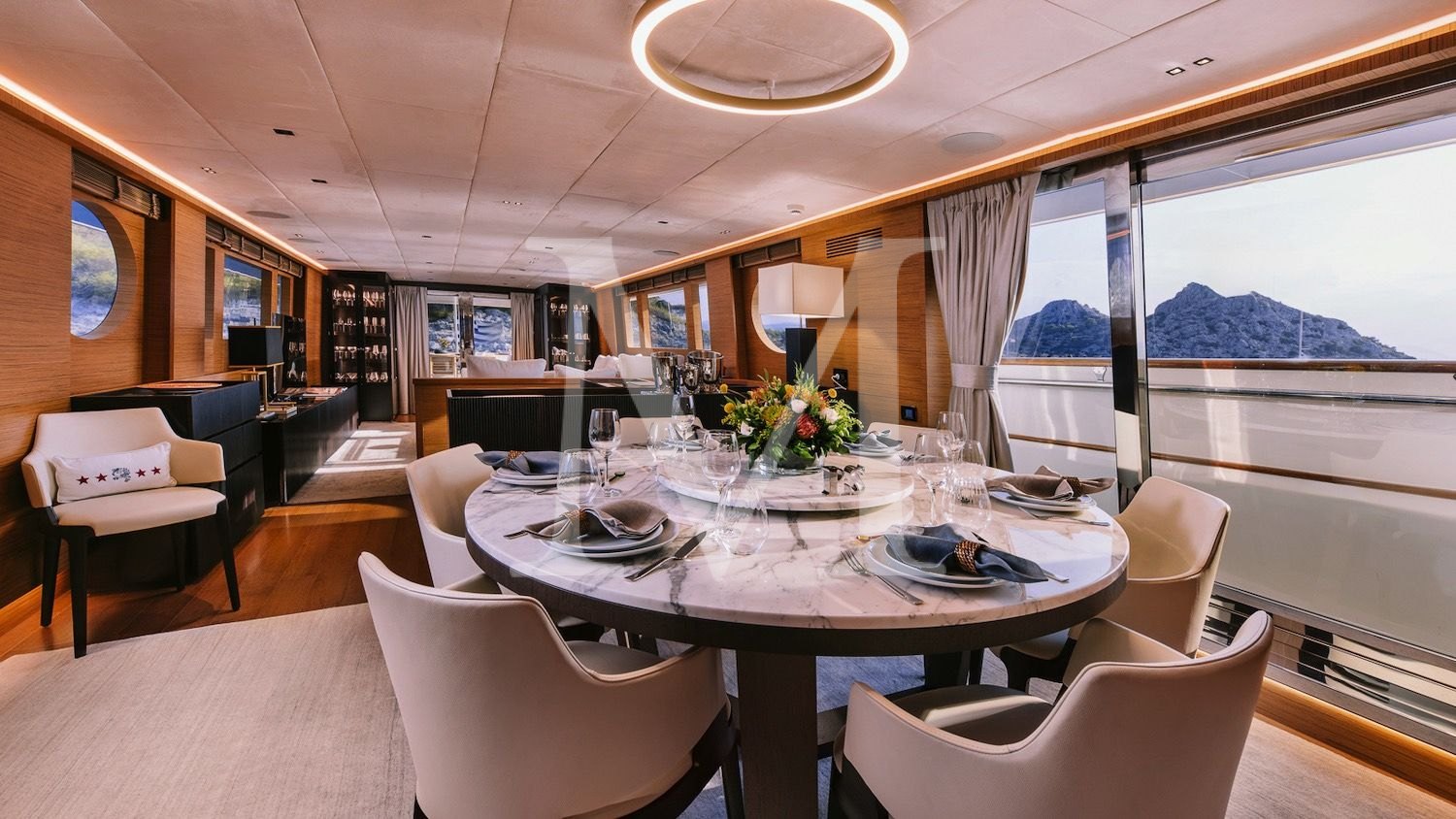 Xiphias_yacht_salon_dining