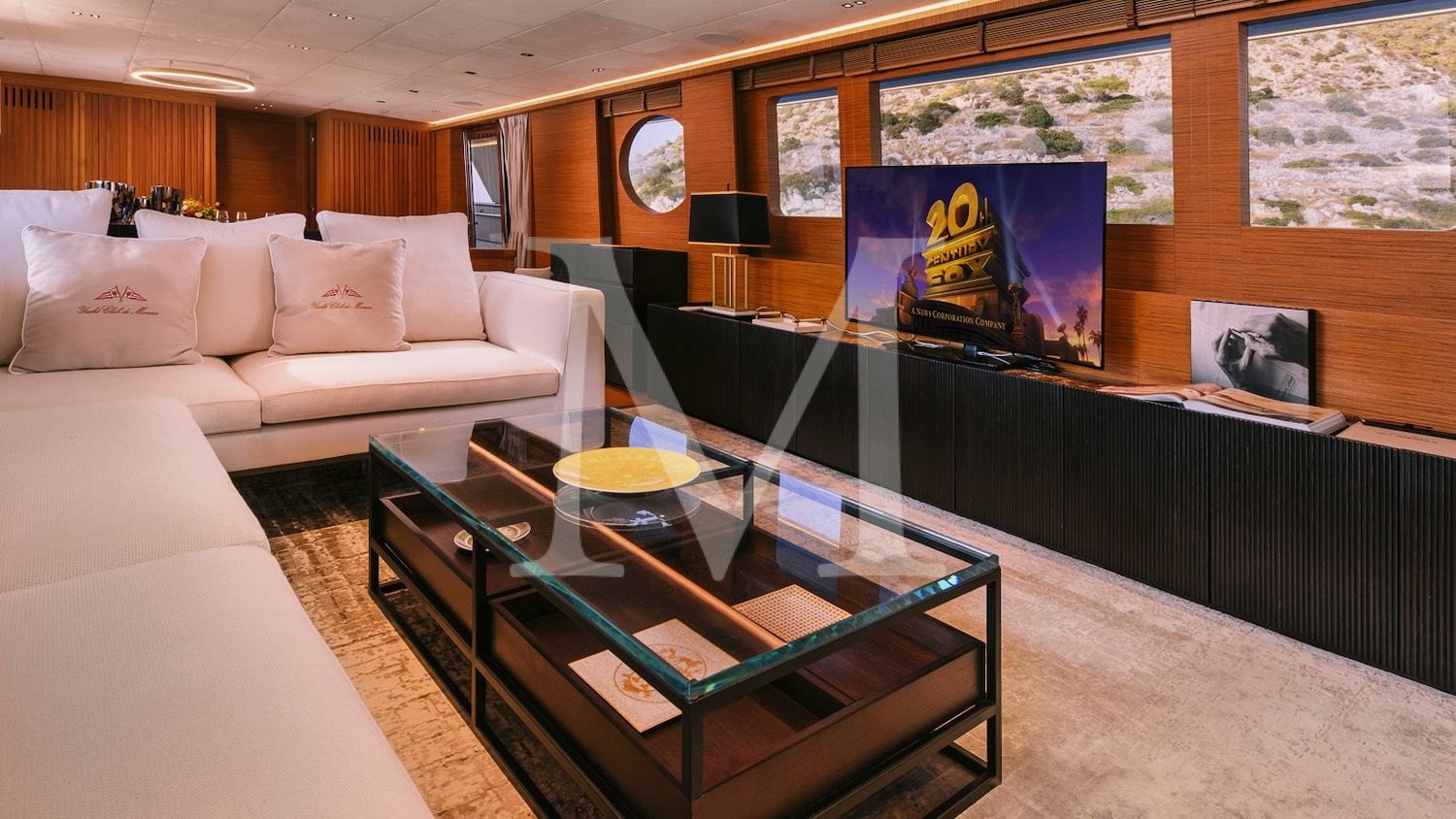 Xiphias_yacht_salon3