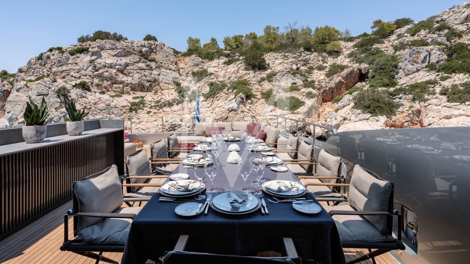 Naia_sanlorenzo_Sundeck_dining