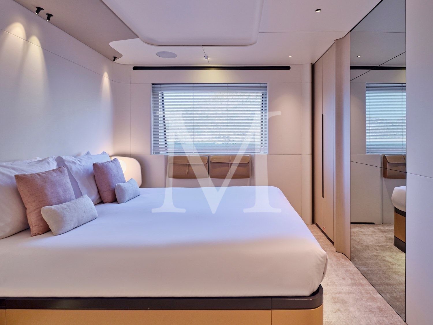 Volo_Mare_VIP_upper_deck_side