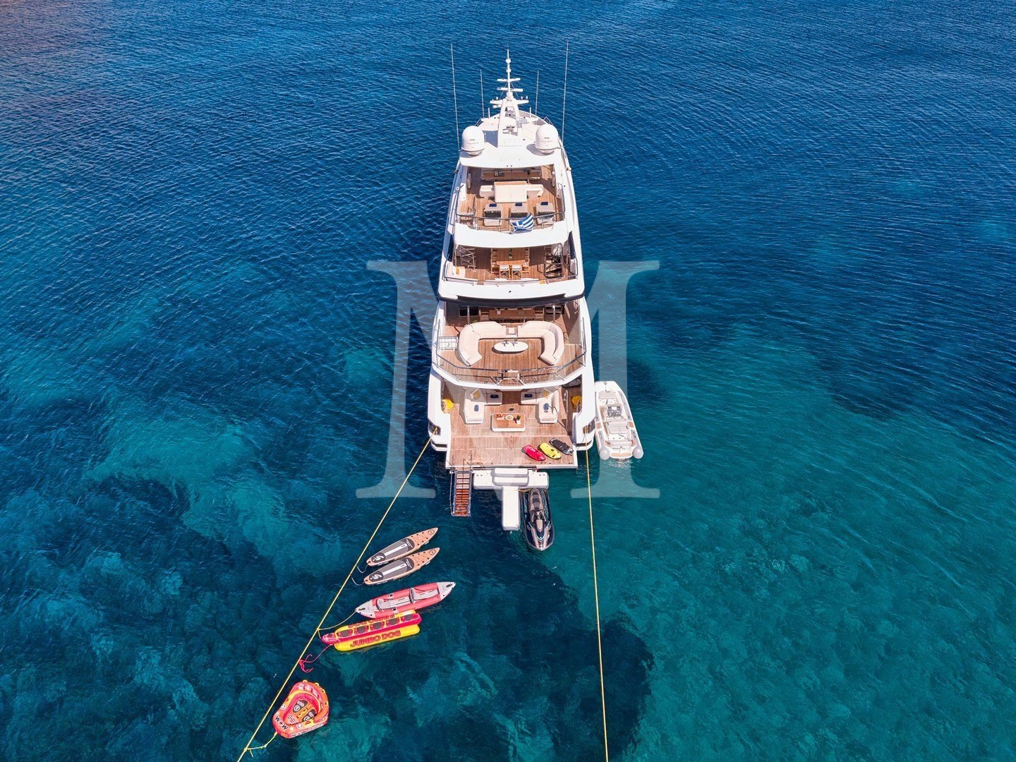 Volo_mare_aerial_stern_decks