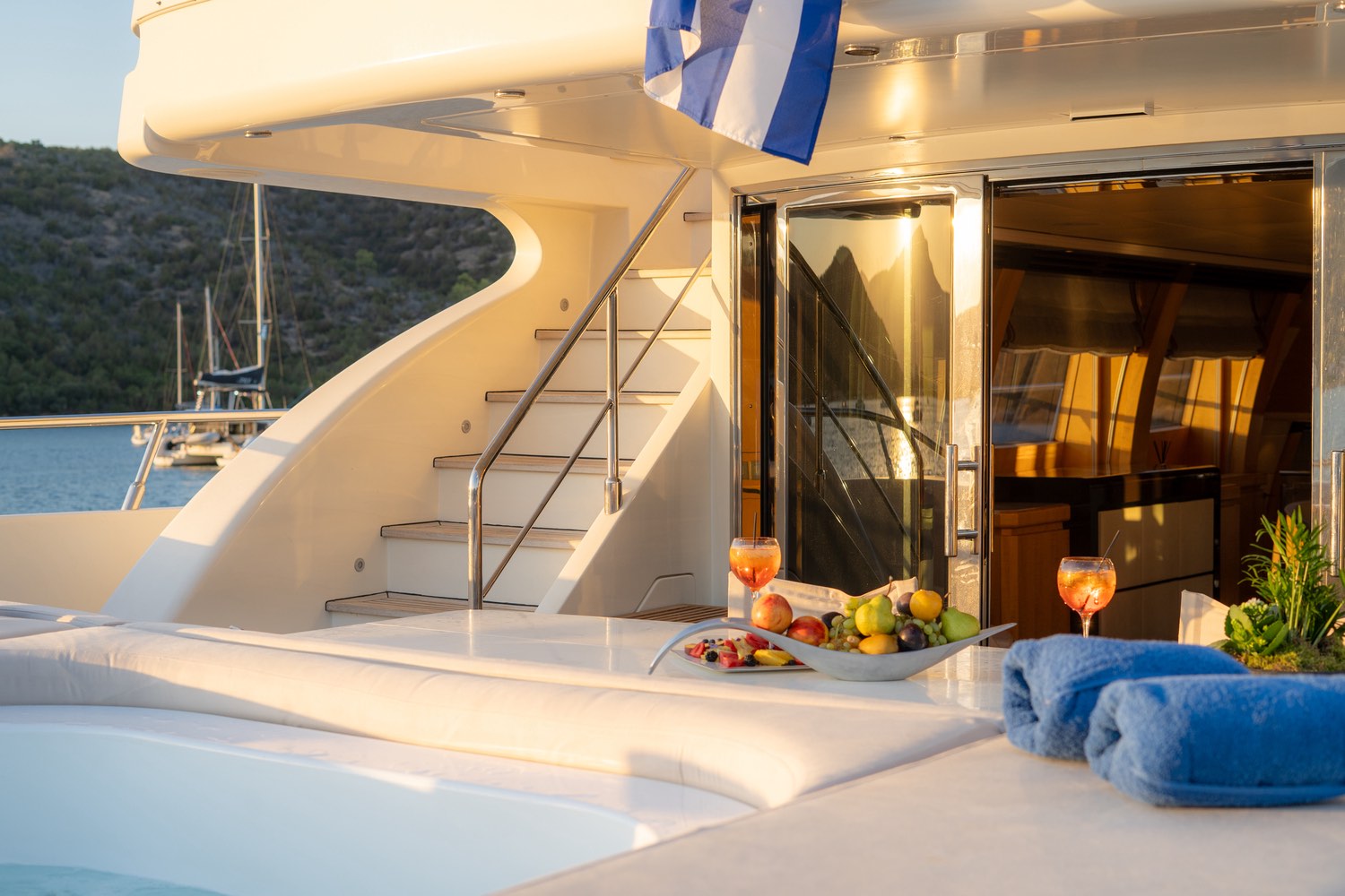LIBERDADE_ISA_yacht_aft_deck_sunset2