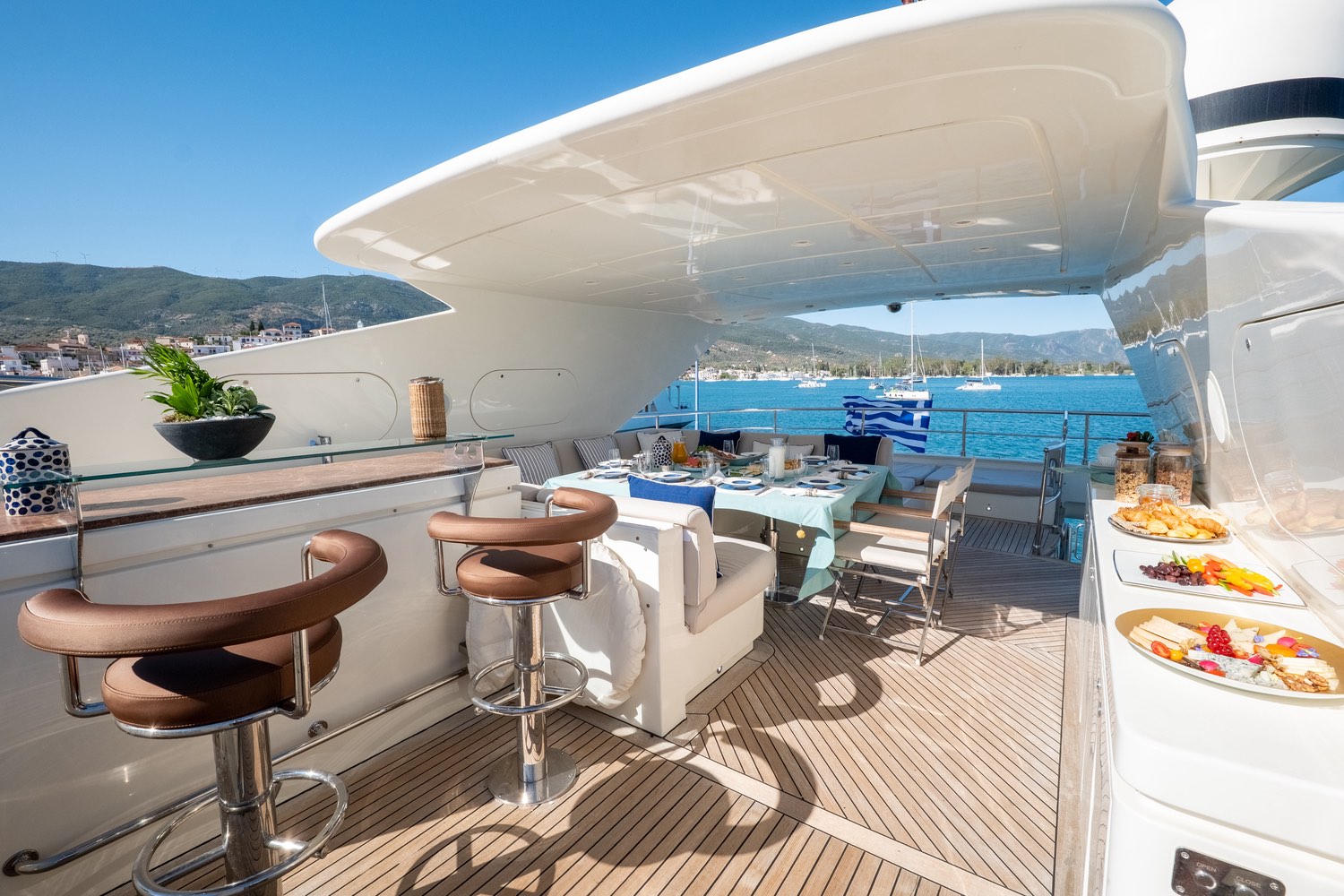 LIBERDADE_ISA_yacht_sundeck