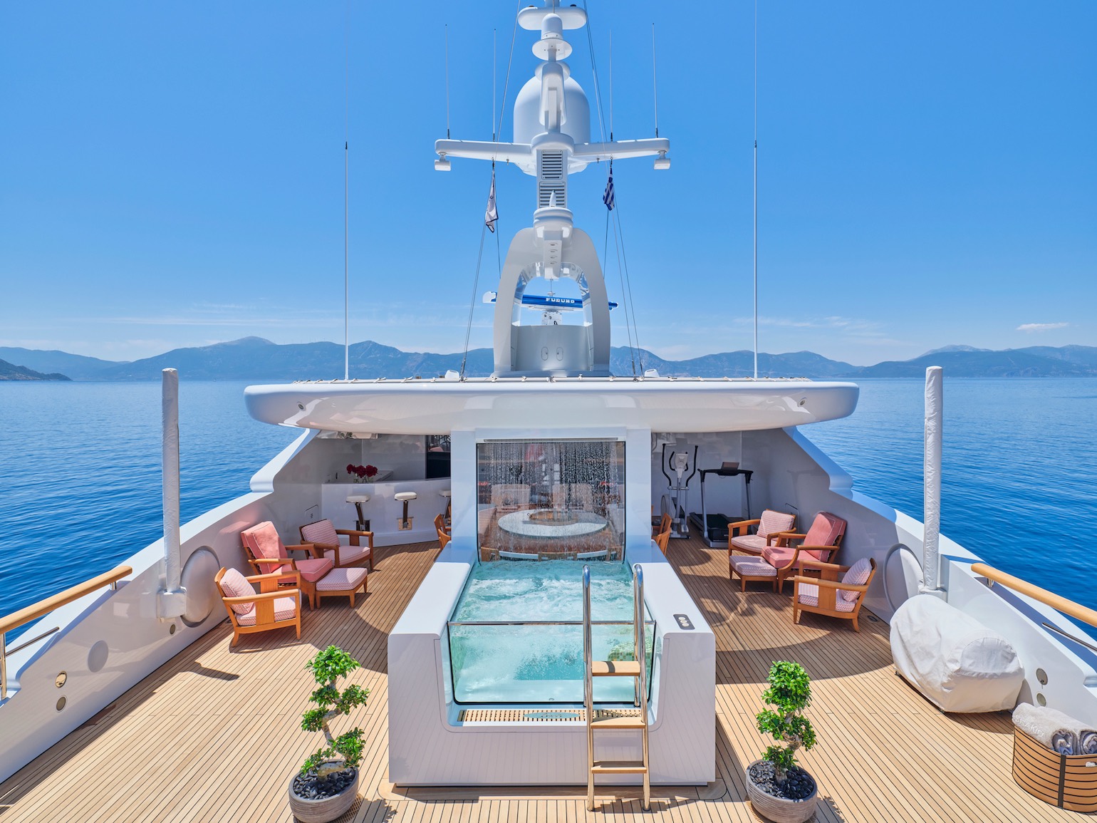 yacht_SEAKID_II_charter_greece_sundeck_pool