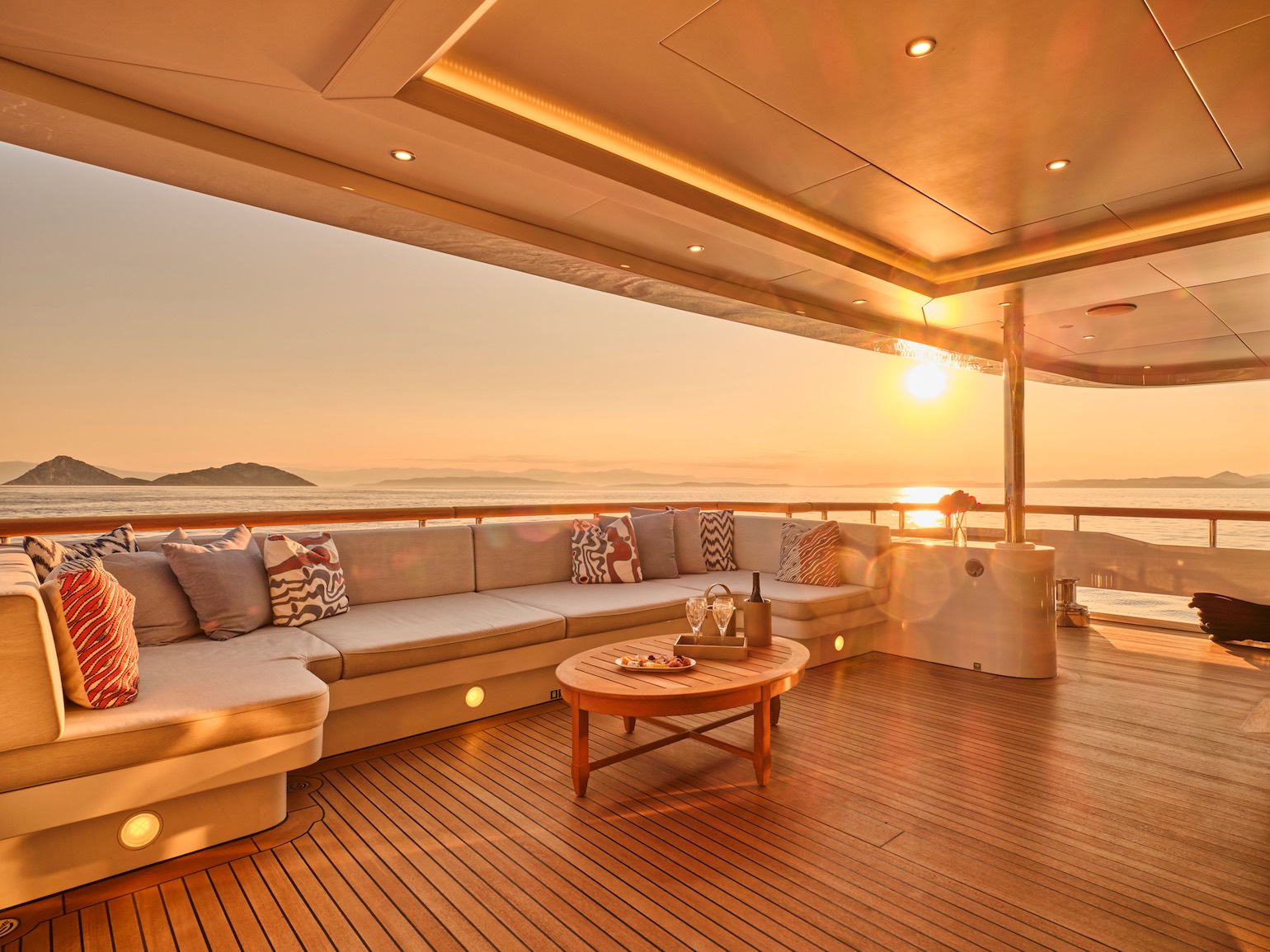 yacht_SEAKID_II_charter_greece_aftdeck