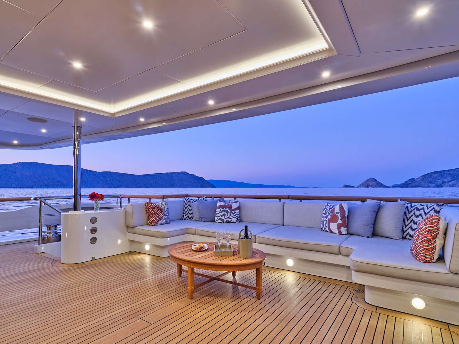 yacht_SEAKID_II_charter_greece_aftdeck2