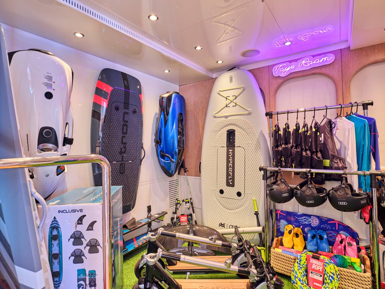 Benetti_yacht_SEAKID_II_toys