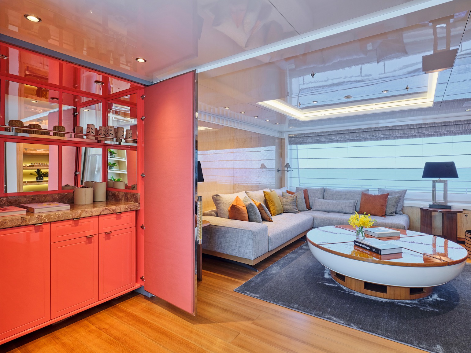 yacht_SEAKID_II_Owner_suite_salon_bar