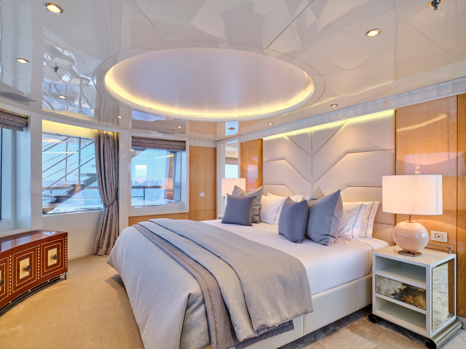 yacht_SEAKID_II_Owner_suite_bed_other