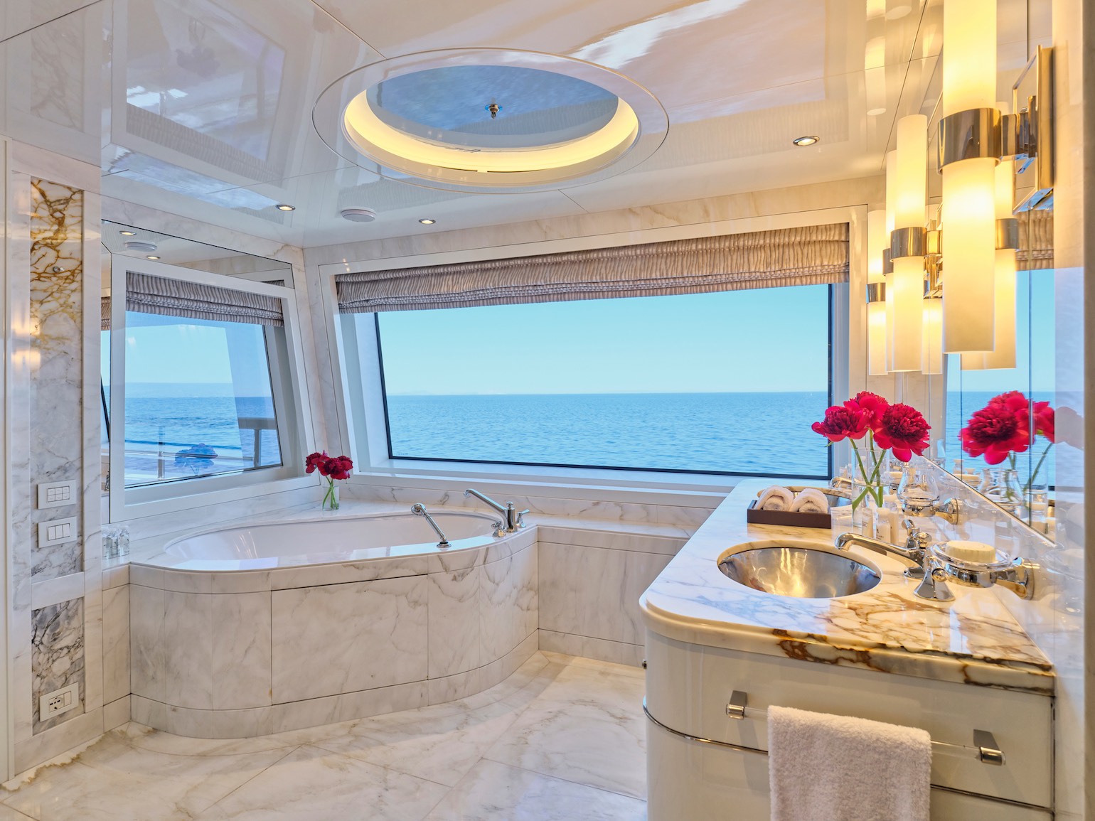 yacht_SEAKID_II_Owner_suite_bathroom