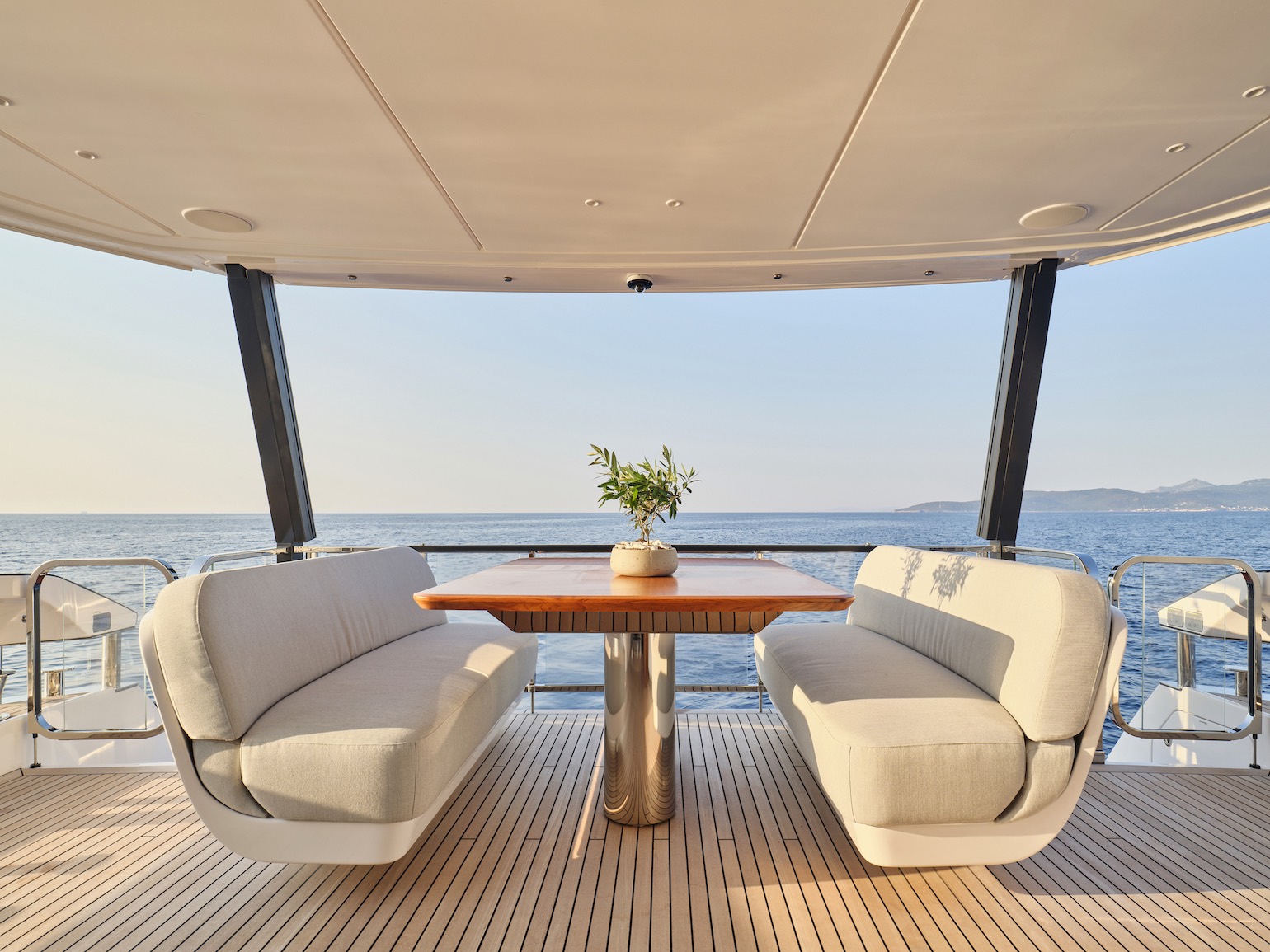 Aladdin_Sane_azimut_new_yacht_charter_aft_deck2