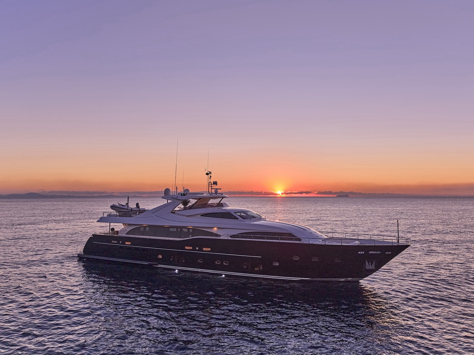 Malen_yacht_Charter_greece_2026_sunset