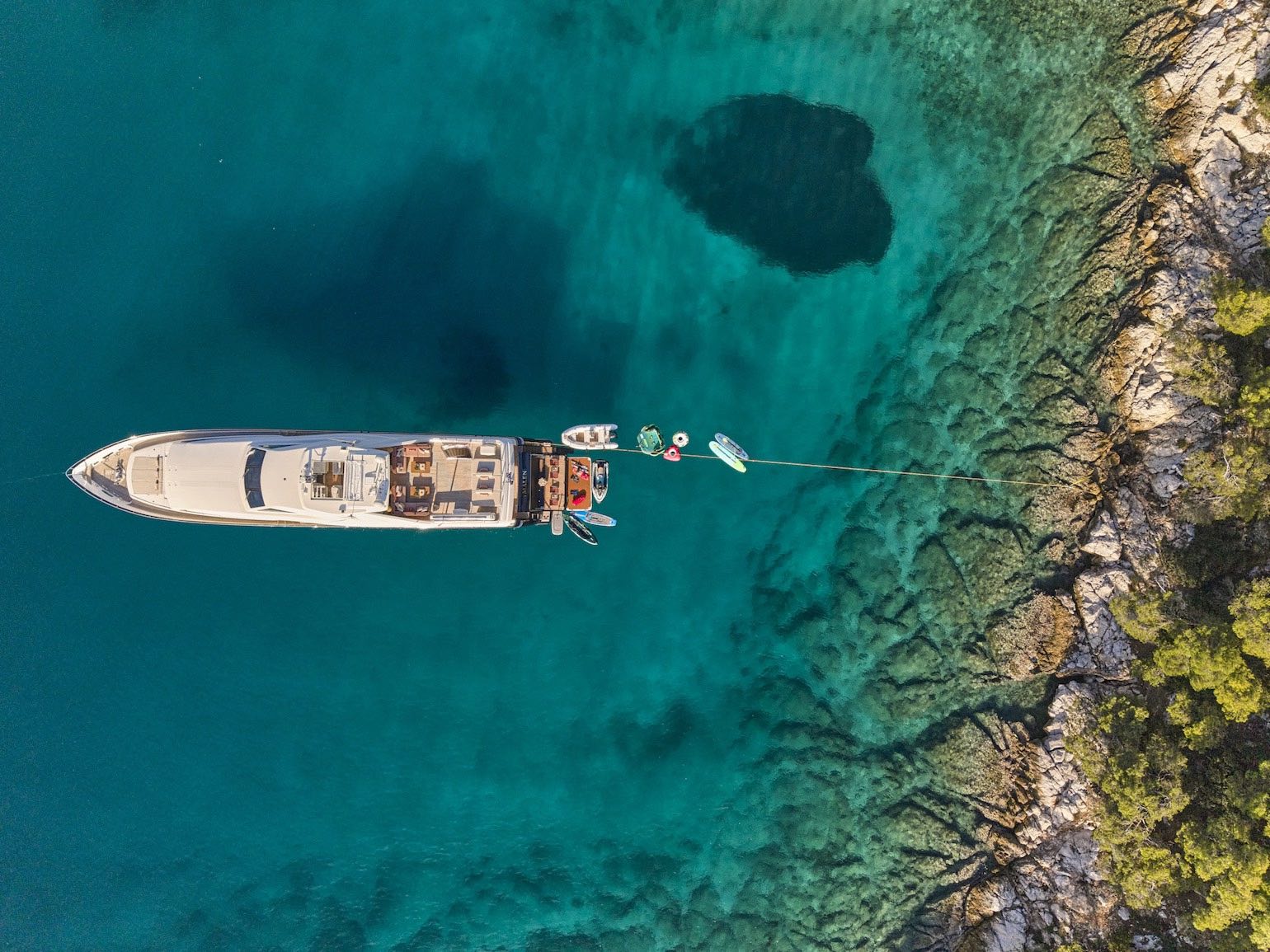 Malen_yacht_Beach_club_set_aerial