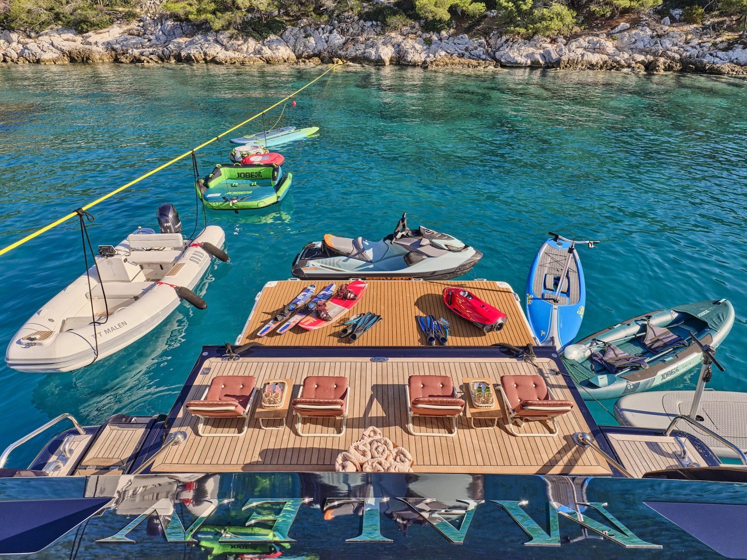 Malen_yacht_Beach_club_set