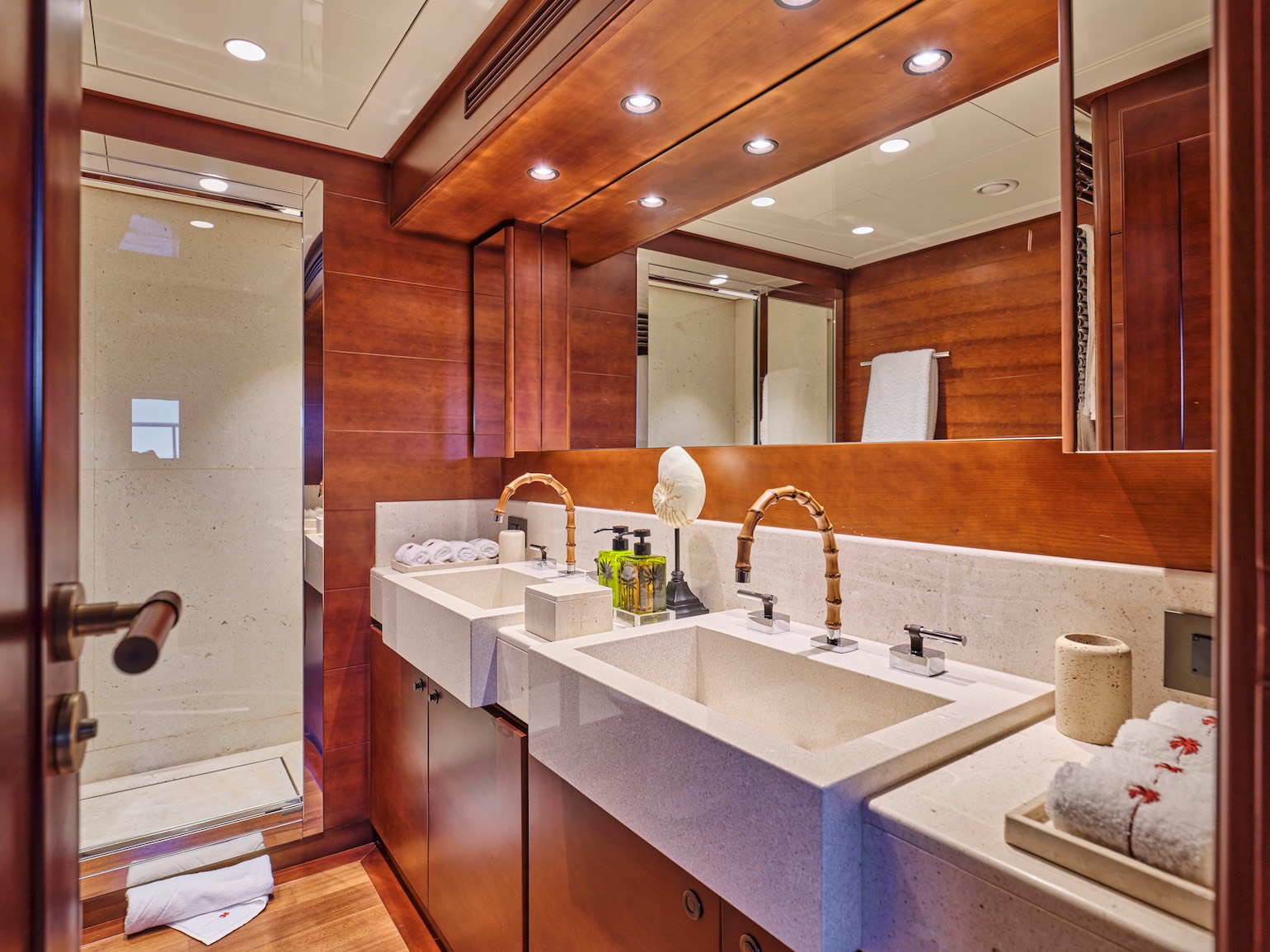 Malen_yacht_Master_main_ensuite