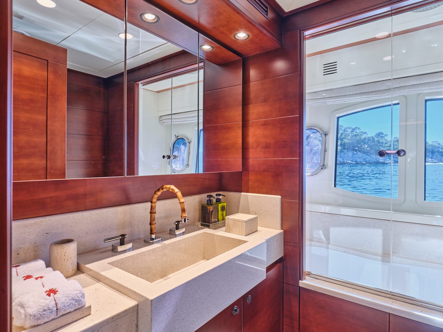 Malen_yacht_VIP_ensuite
