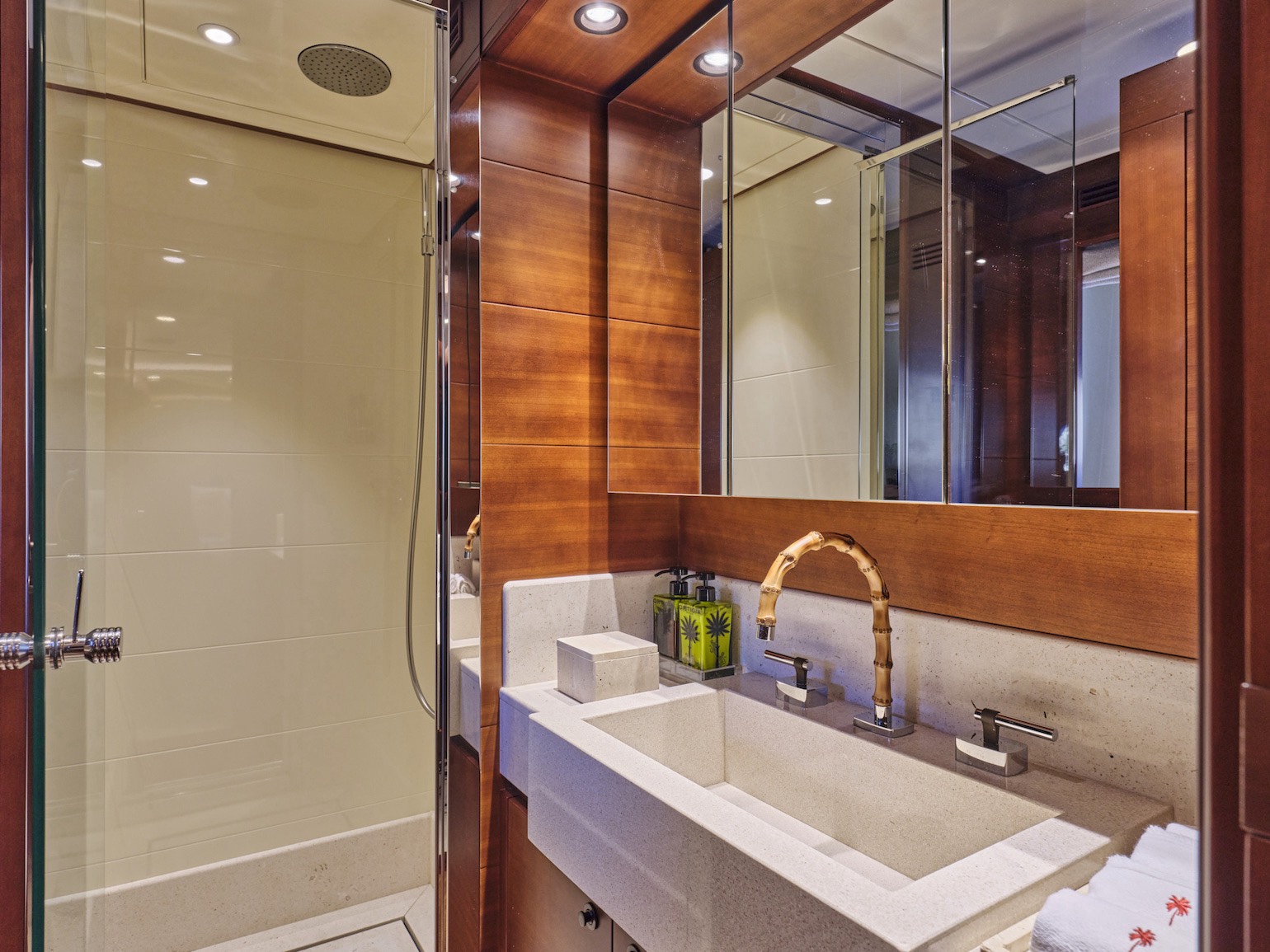 Malen_yacht_Twin_ensuite