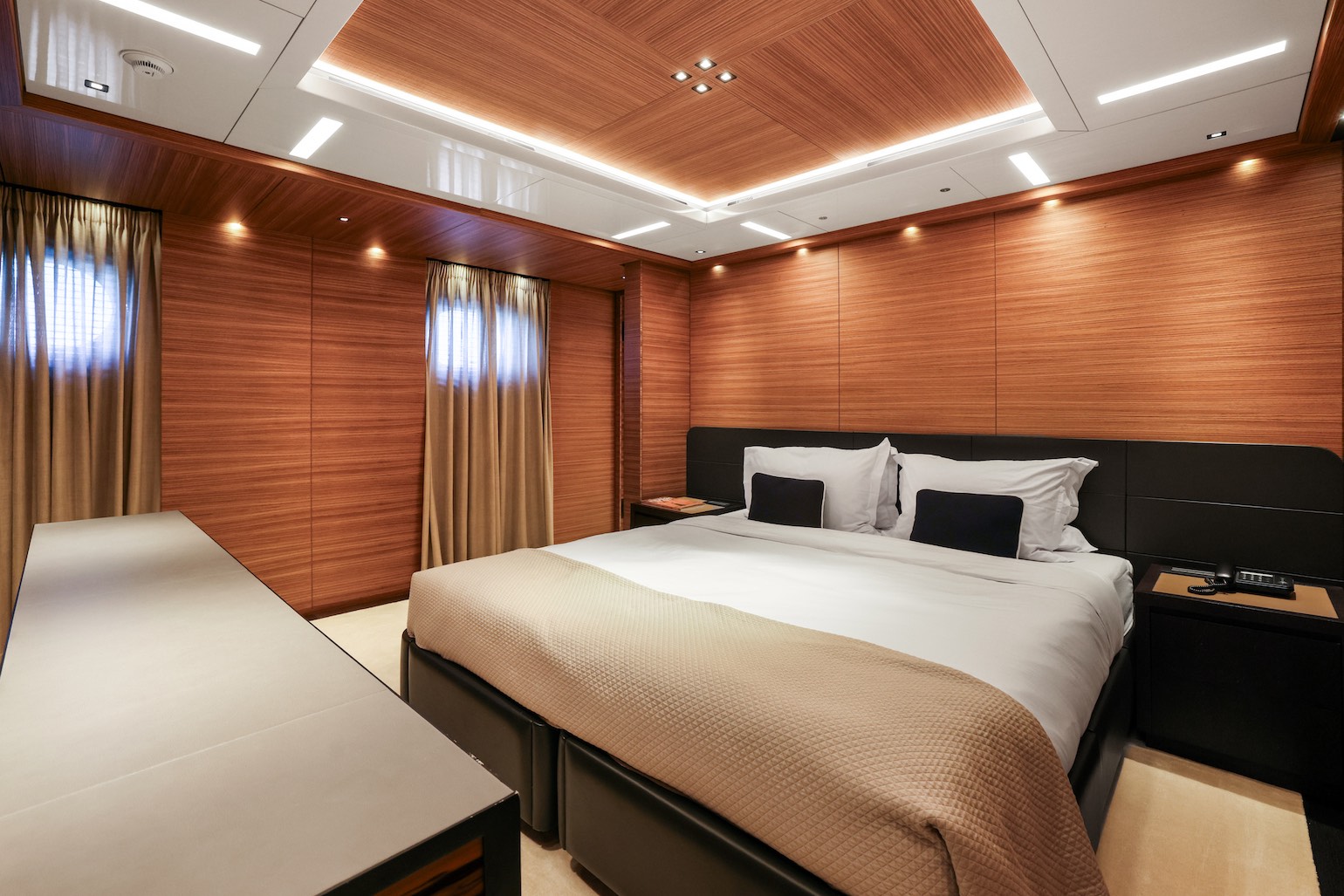 MAGNA_GRECIA_yacht_cabin1