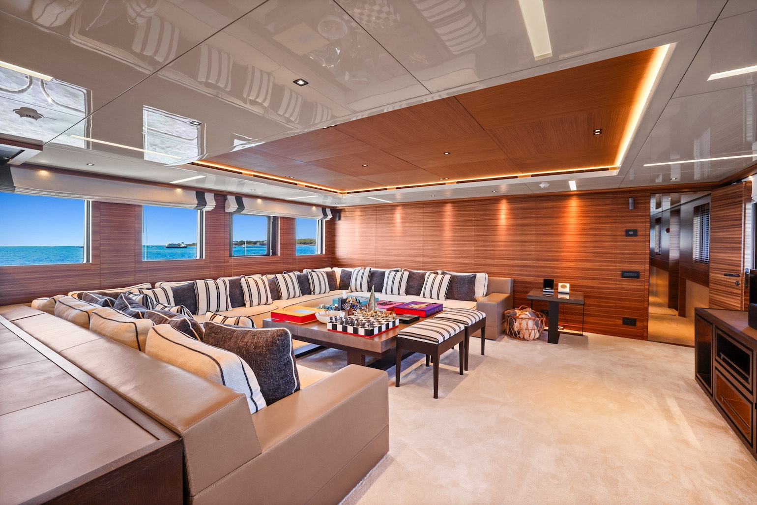 MAGNA_GRECIA_yacht_bridge_deck
