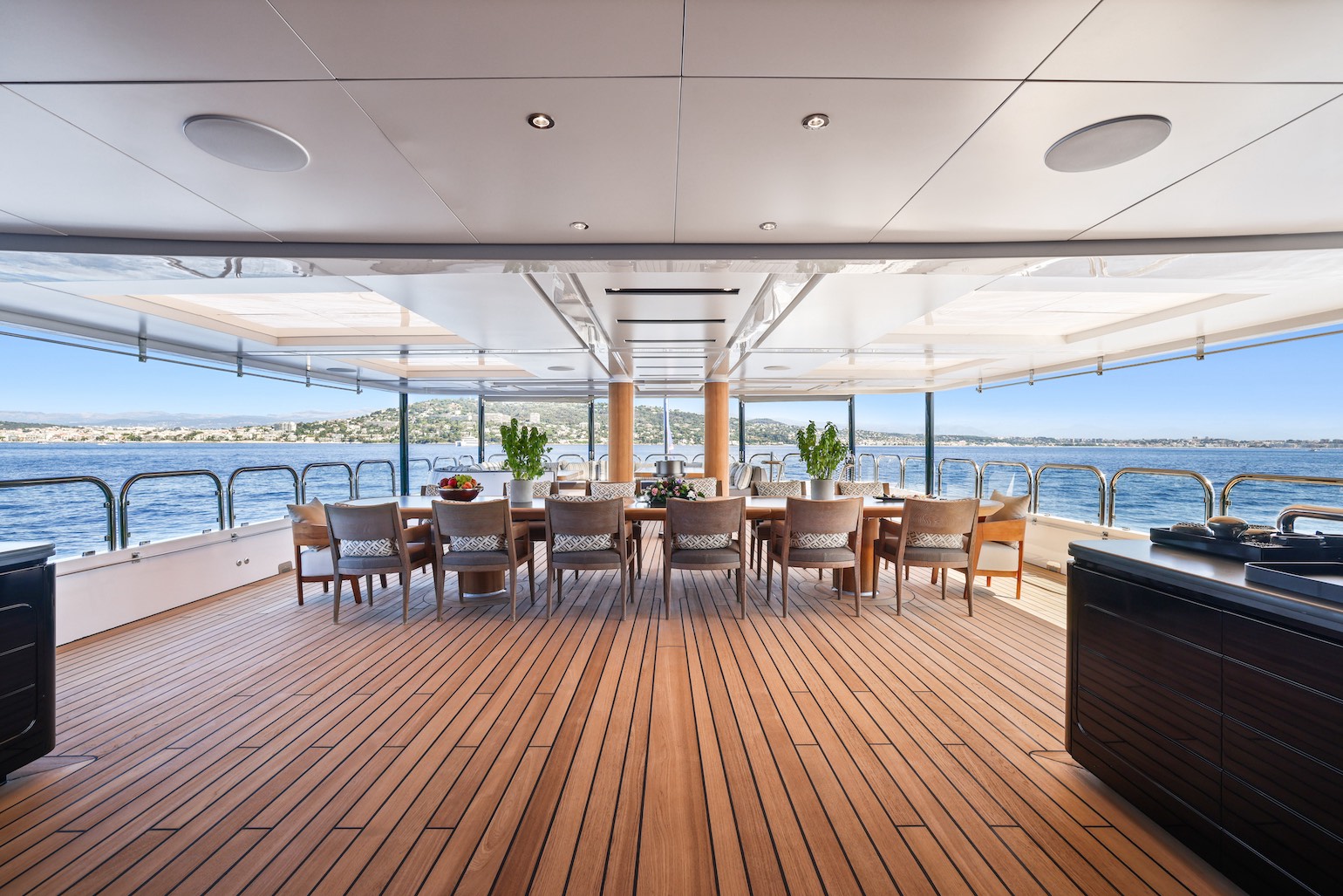 MAGNA_GRECIA_yacht_main_deck
