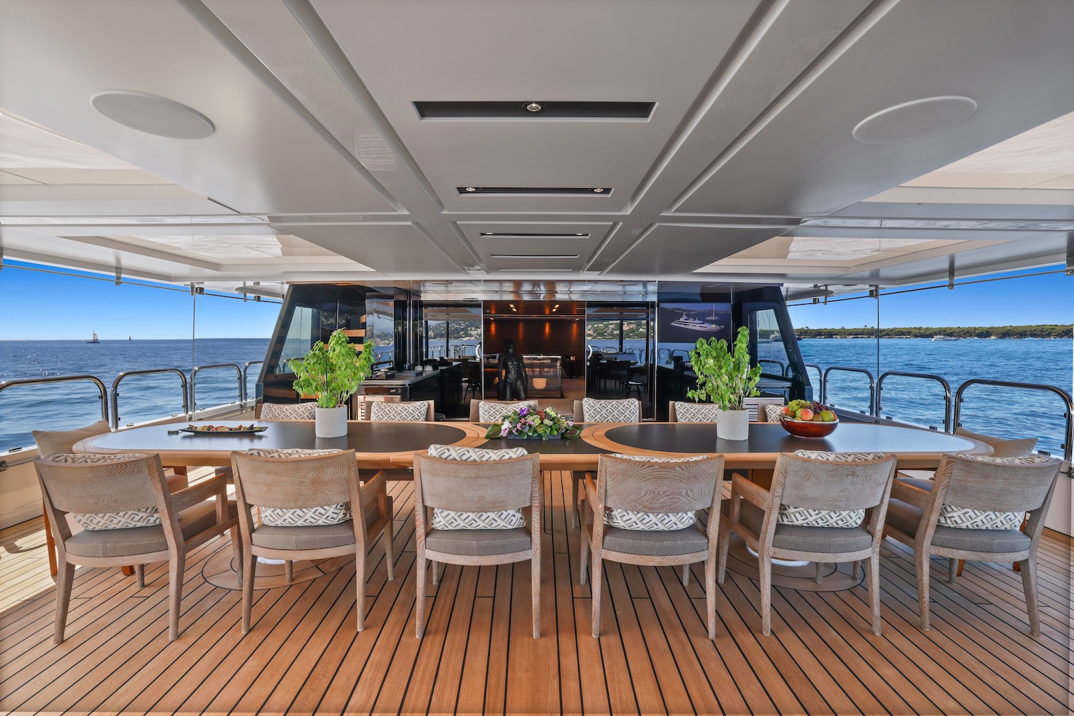 MAGNA_GRECIA_yacht_main_deck2