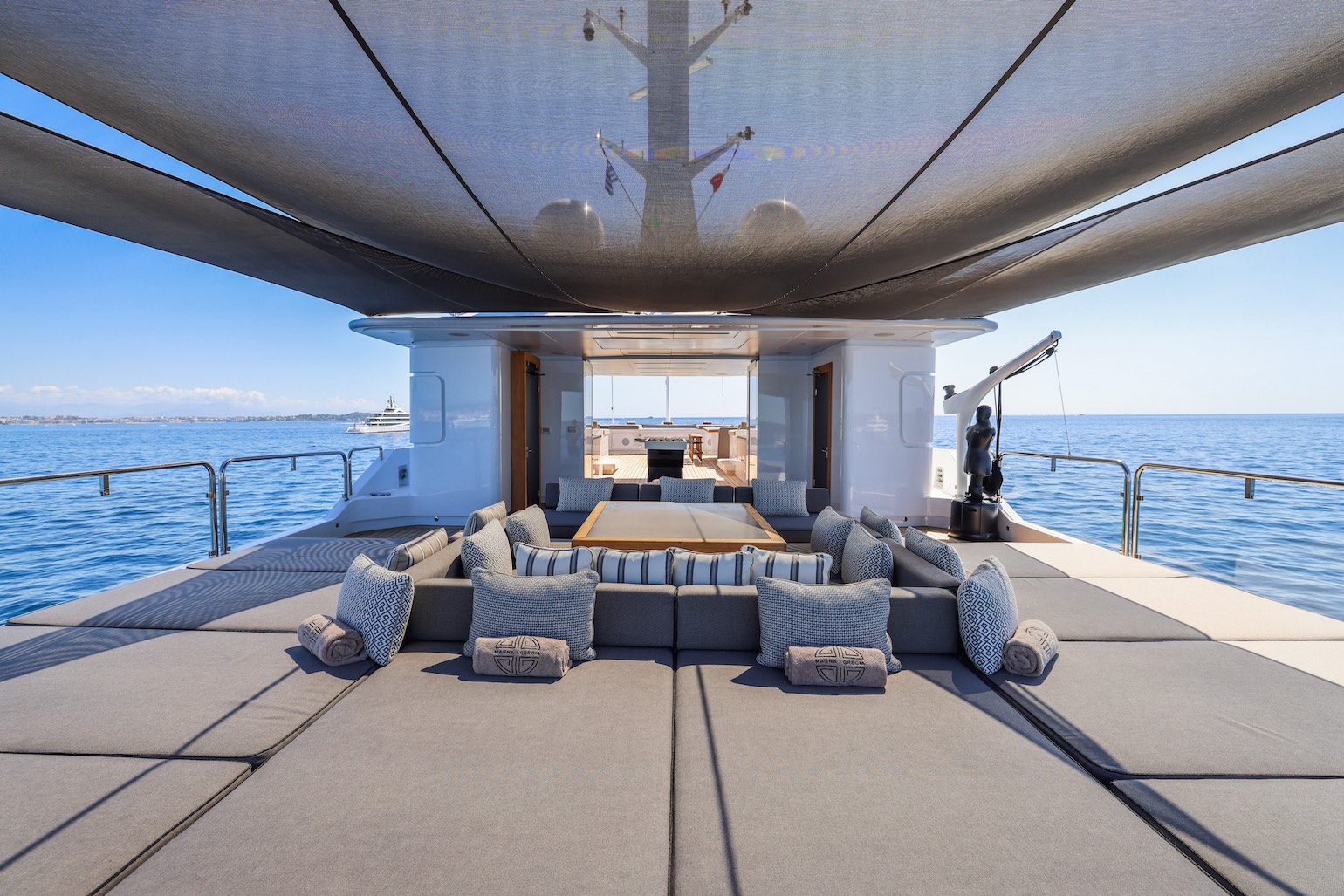 MAGNA_GRECIA_yacht_sundeck_sofas