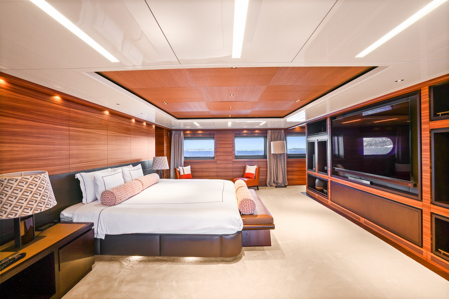 MAGNA_GRECIA_yacht_Master_suite2