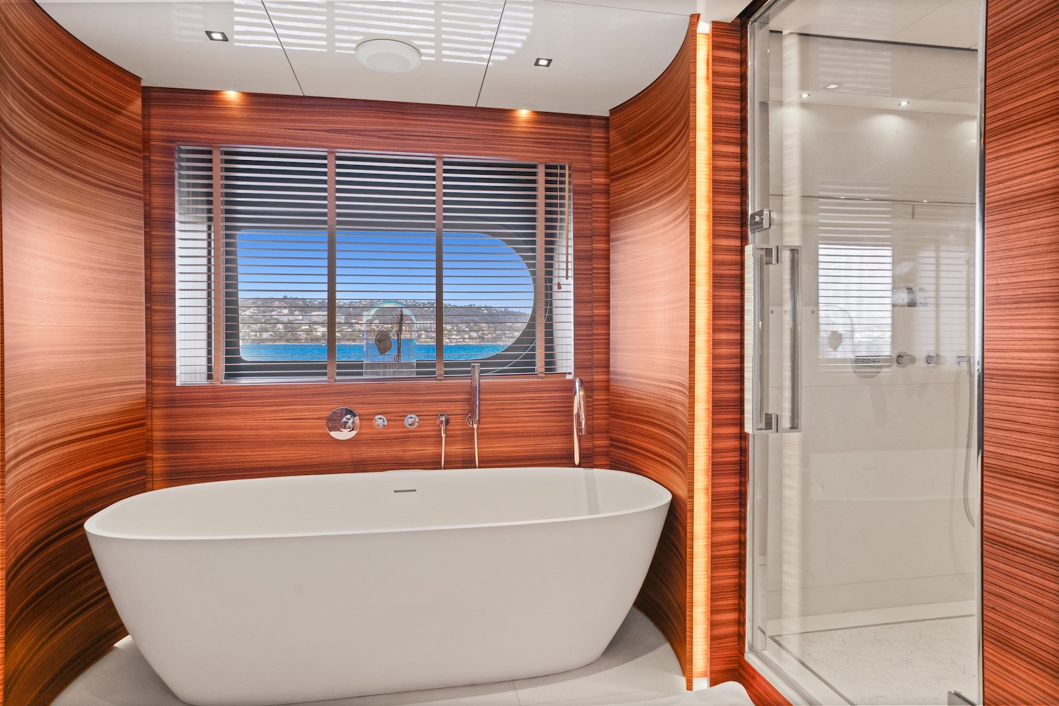 MAGNA_GRECIA_yacht_Master_suite_bathroom