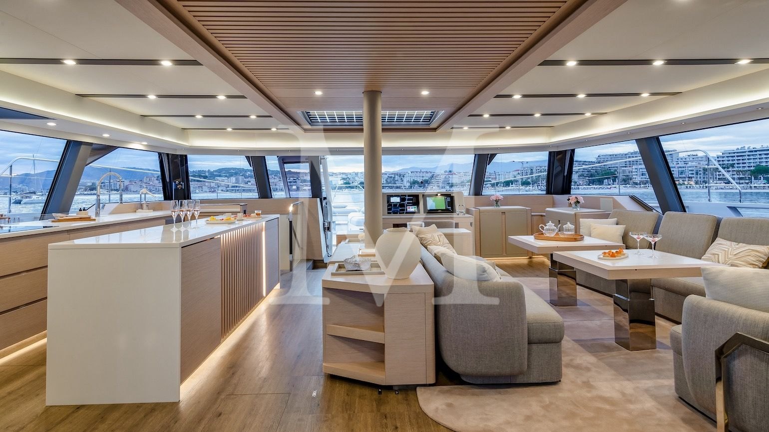 motor_catamaran_2026_Christal_Mio_salon