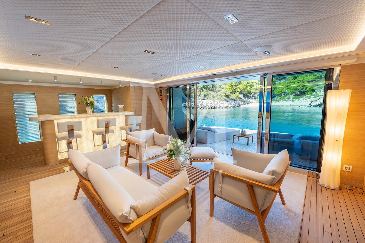 renata_yacht_beach_club_interior