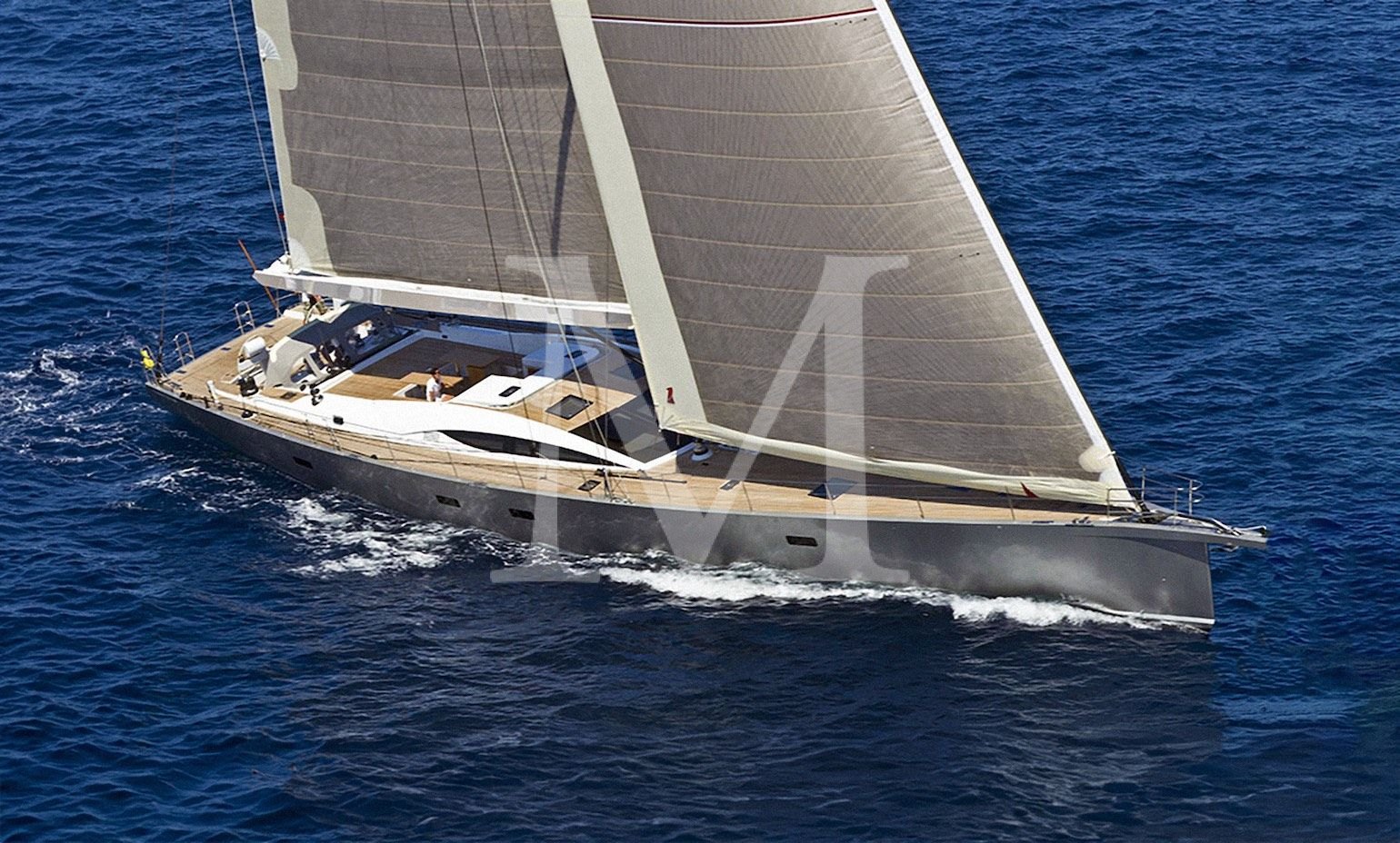 sailing_Huayra_charter