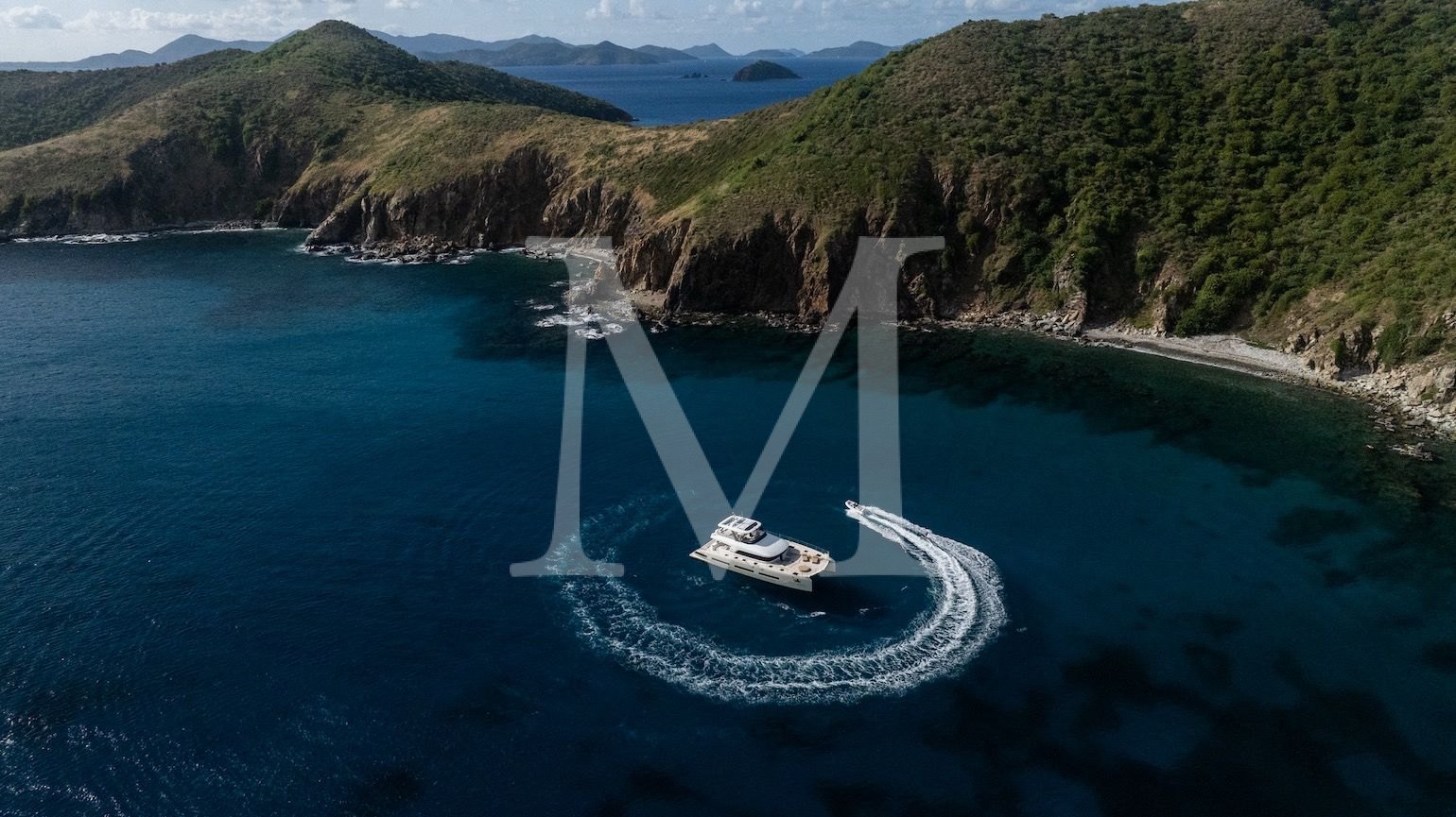 siete_mares_motor_catamaran_luxury_charter