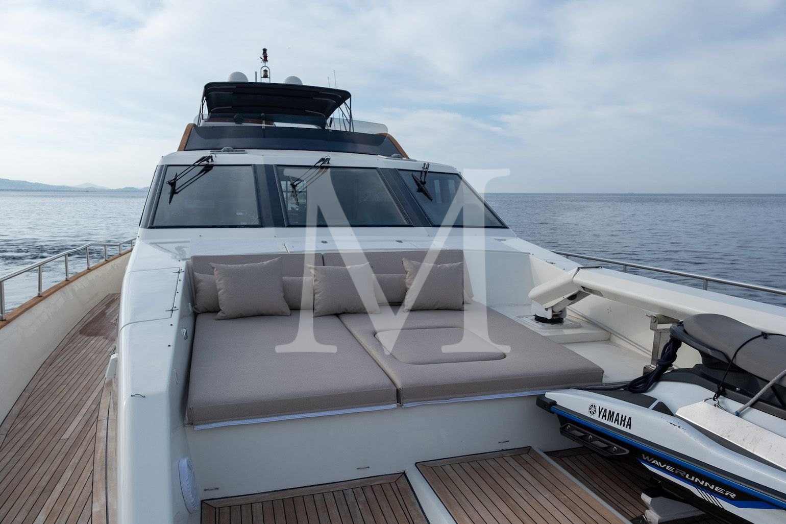 Atalanti_motor_yacht_bow_settee