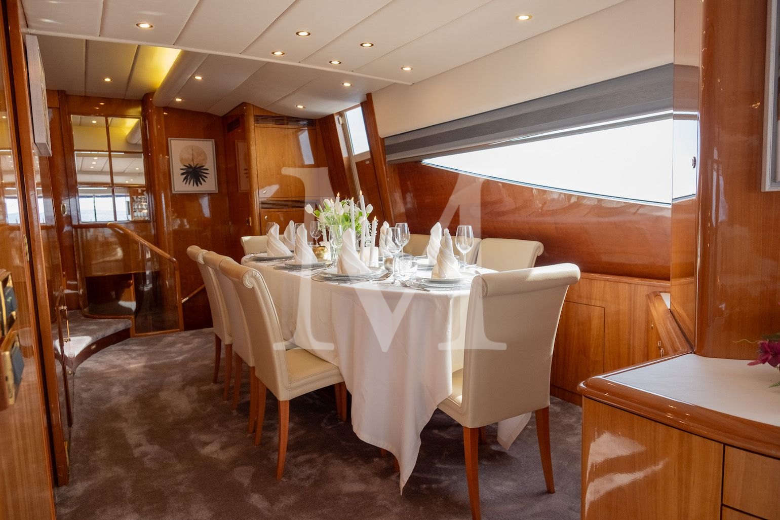 Atalanti_motor_yacht_salon_dining