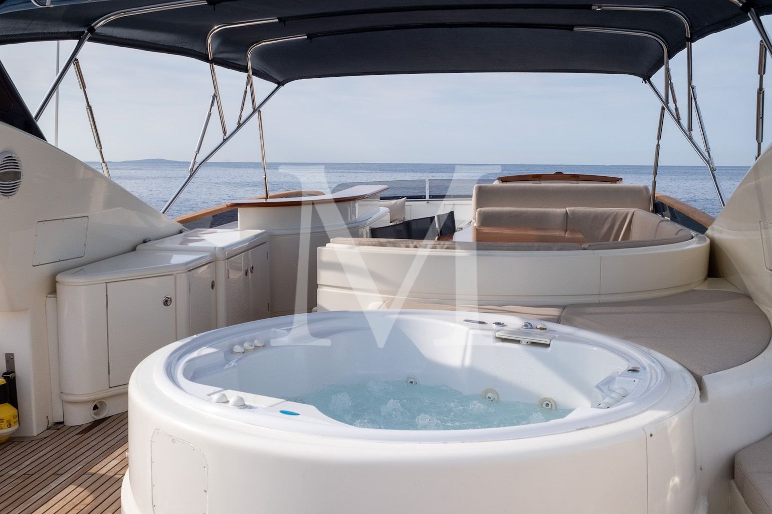 Atalanti_motor_yacht_jacuzzi