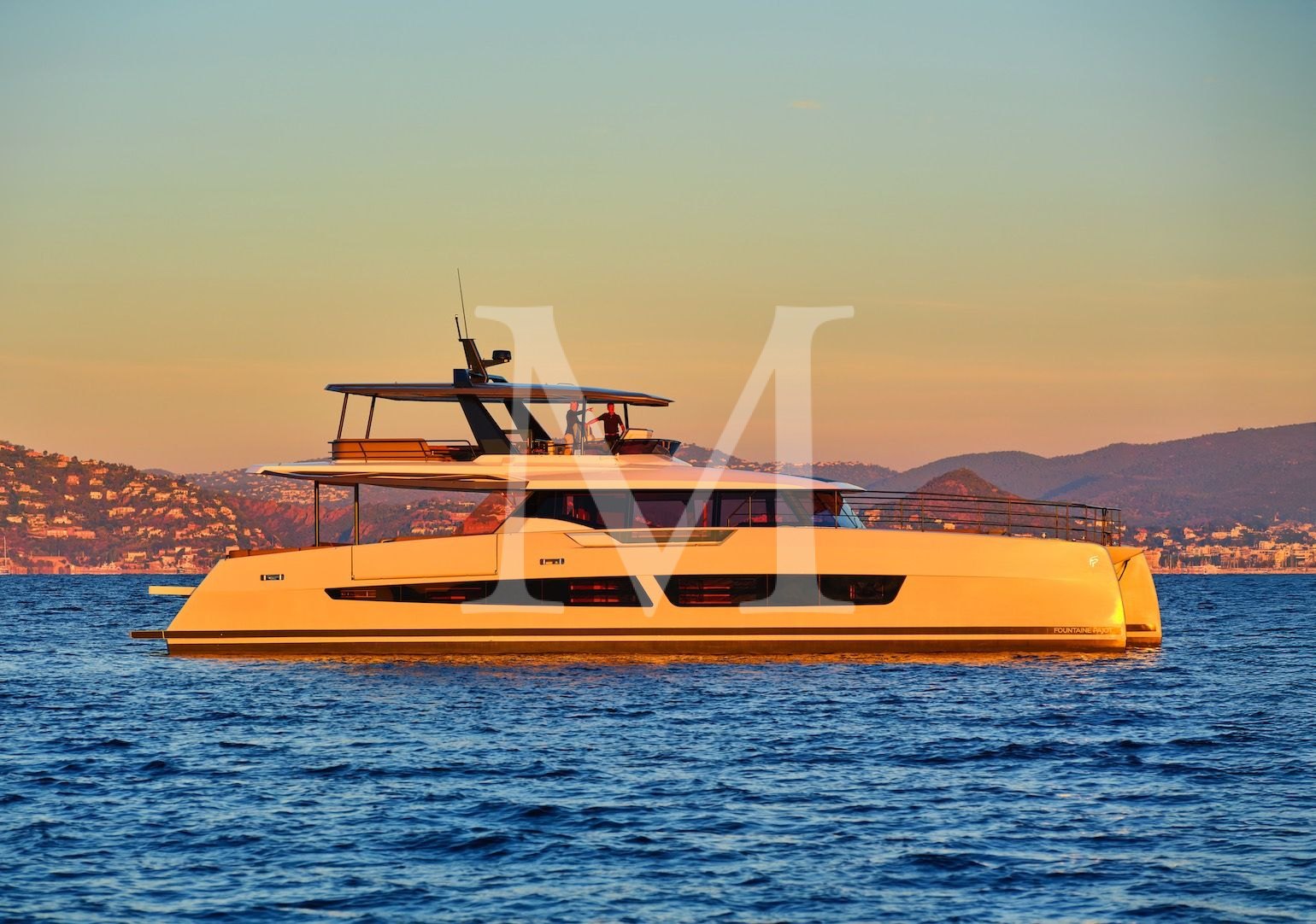 motor_catamaran_2026_Christal_mio_charter_