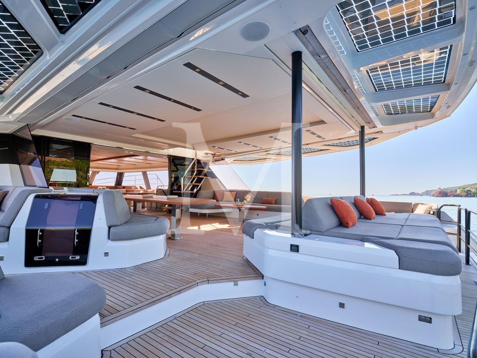 motor_catamaran_2026_Christal_mio_80_charter_