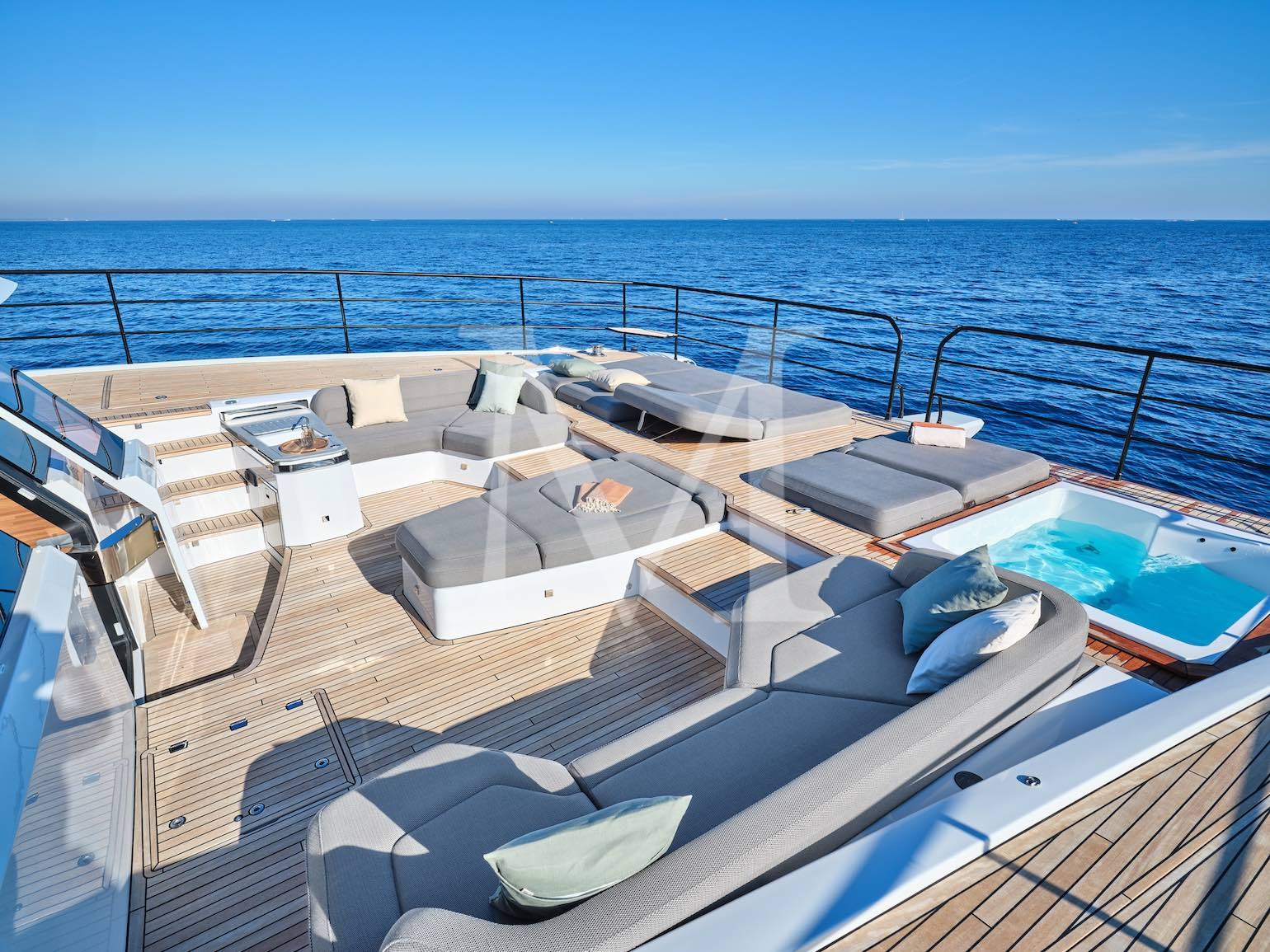 motor_catamaran_2026_greece_charter_