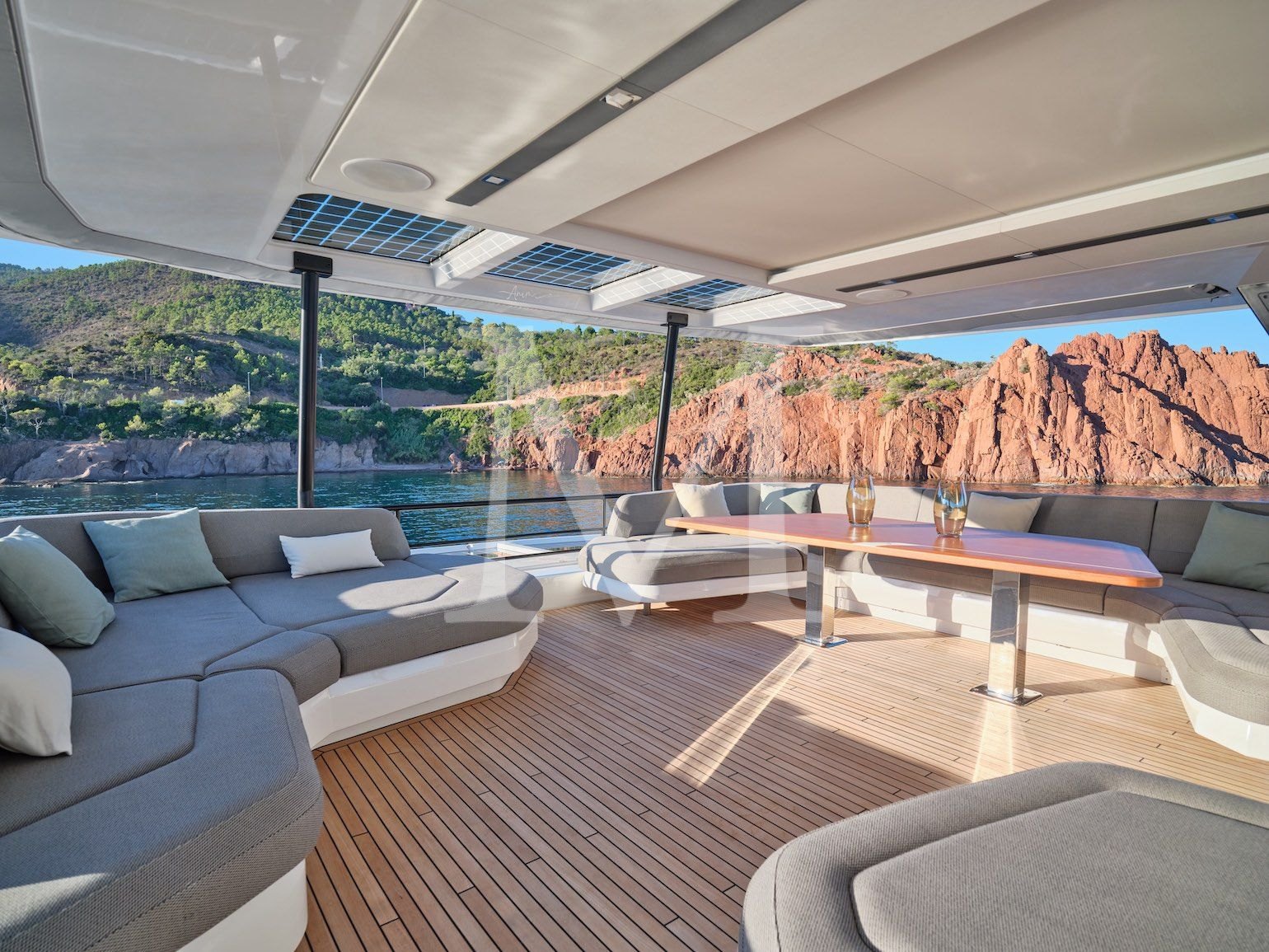 motor_catamaran_2026_Christal_charter_fly