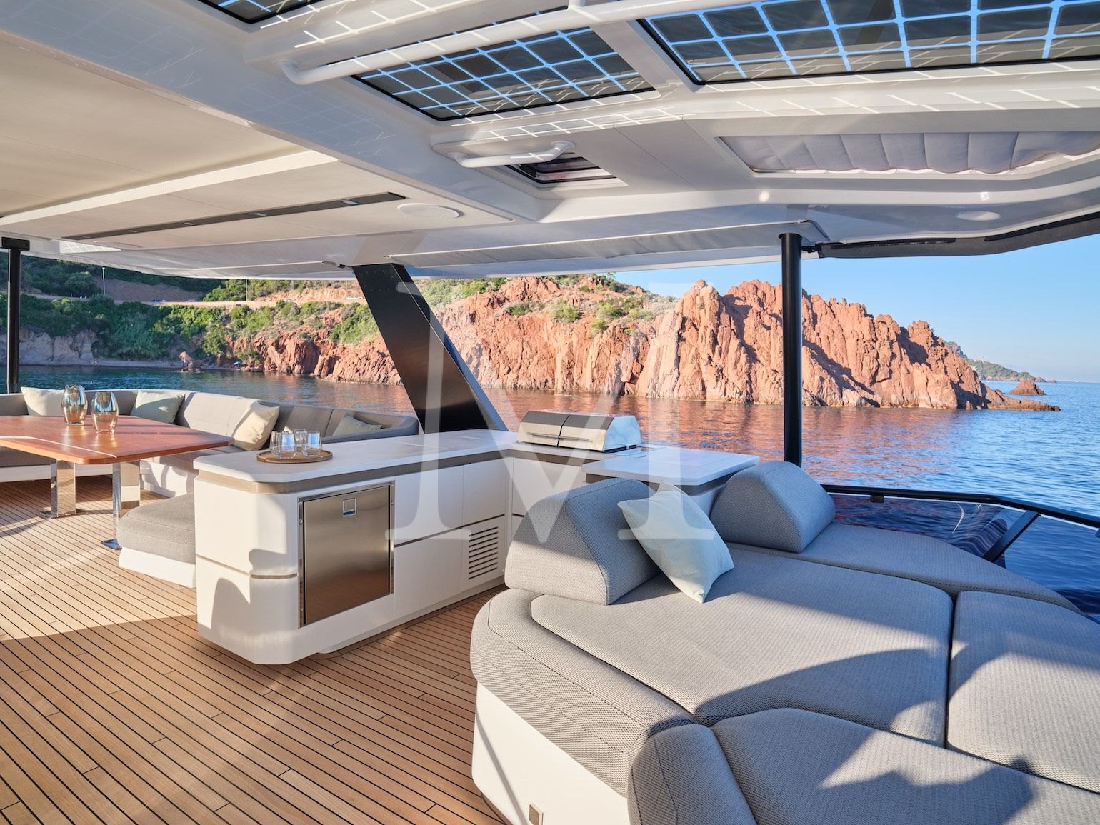 motor_catamaran_2026_Christal_charter_fly2