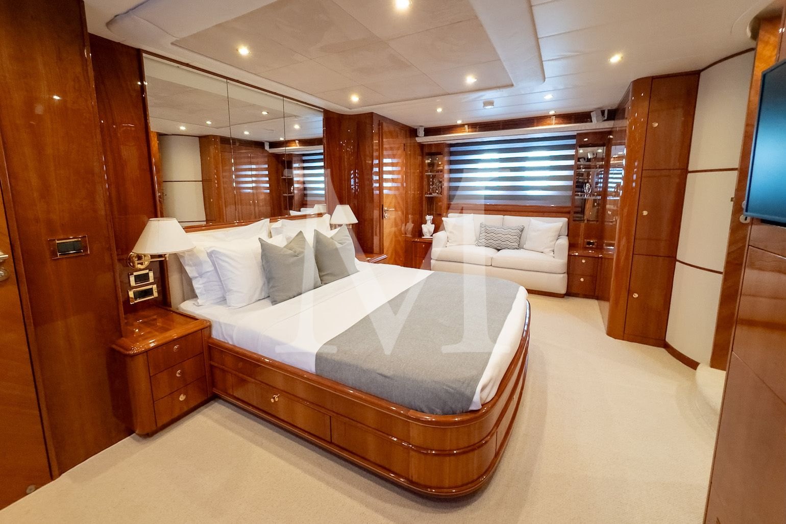 Atalanti_motor_yacht_master_cabin