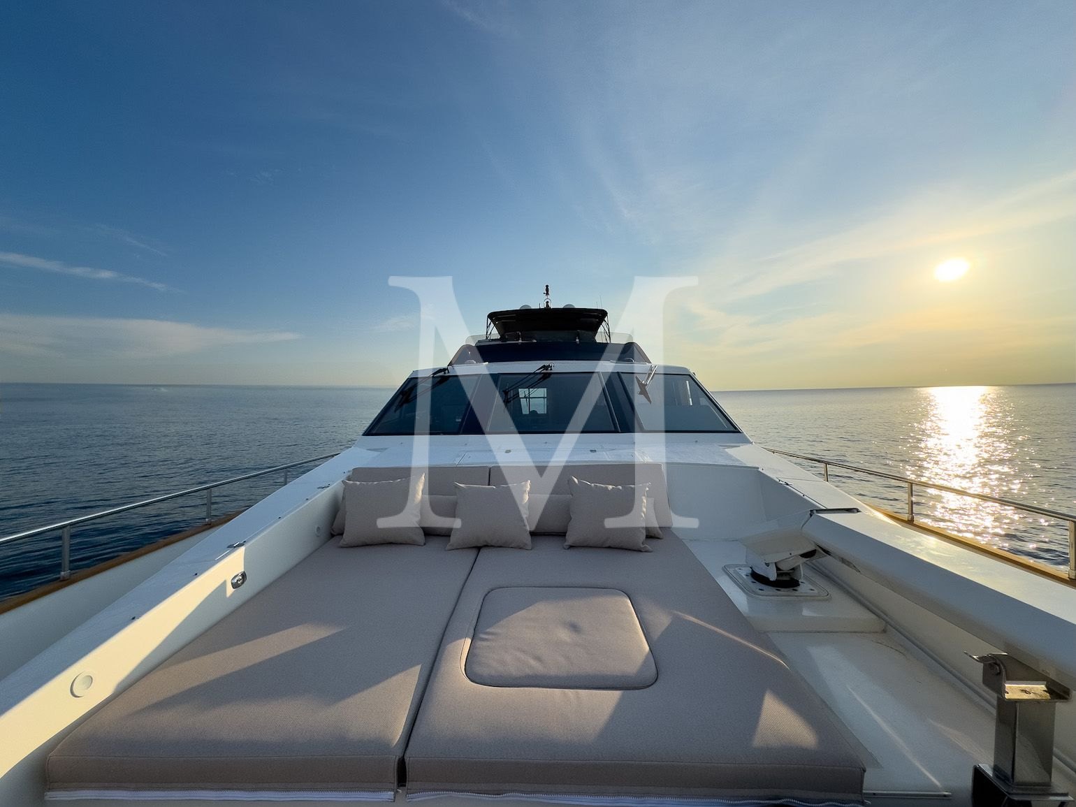 Atalanti_motor_yacht_bow_settee2