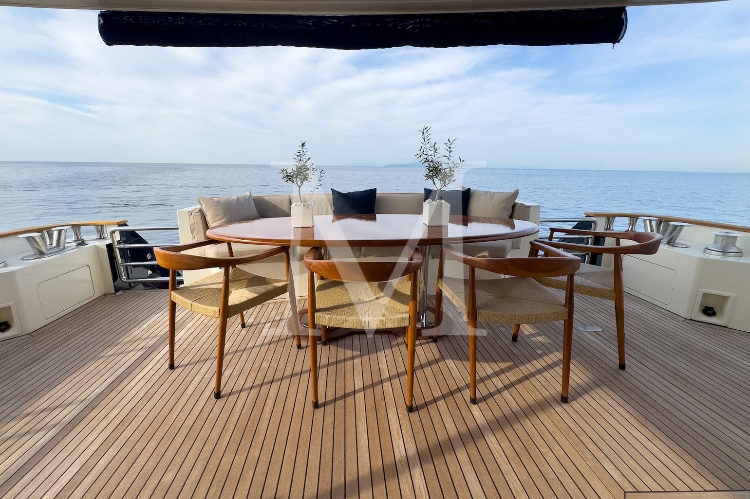 Atalanti_motor_yacht_aftdeck