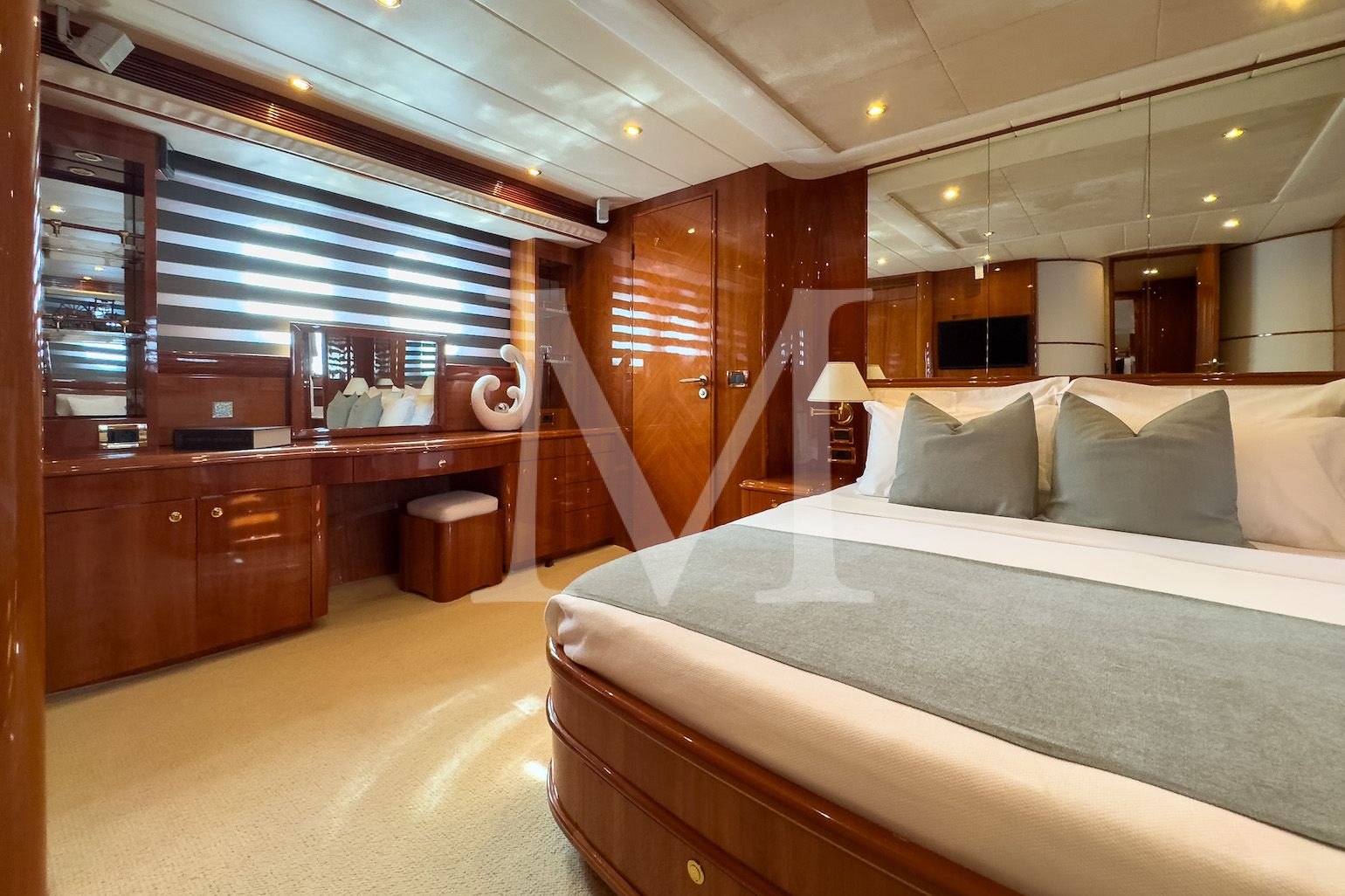 Atalanti_motor_yacht_master_cabin3