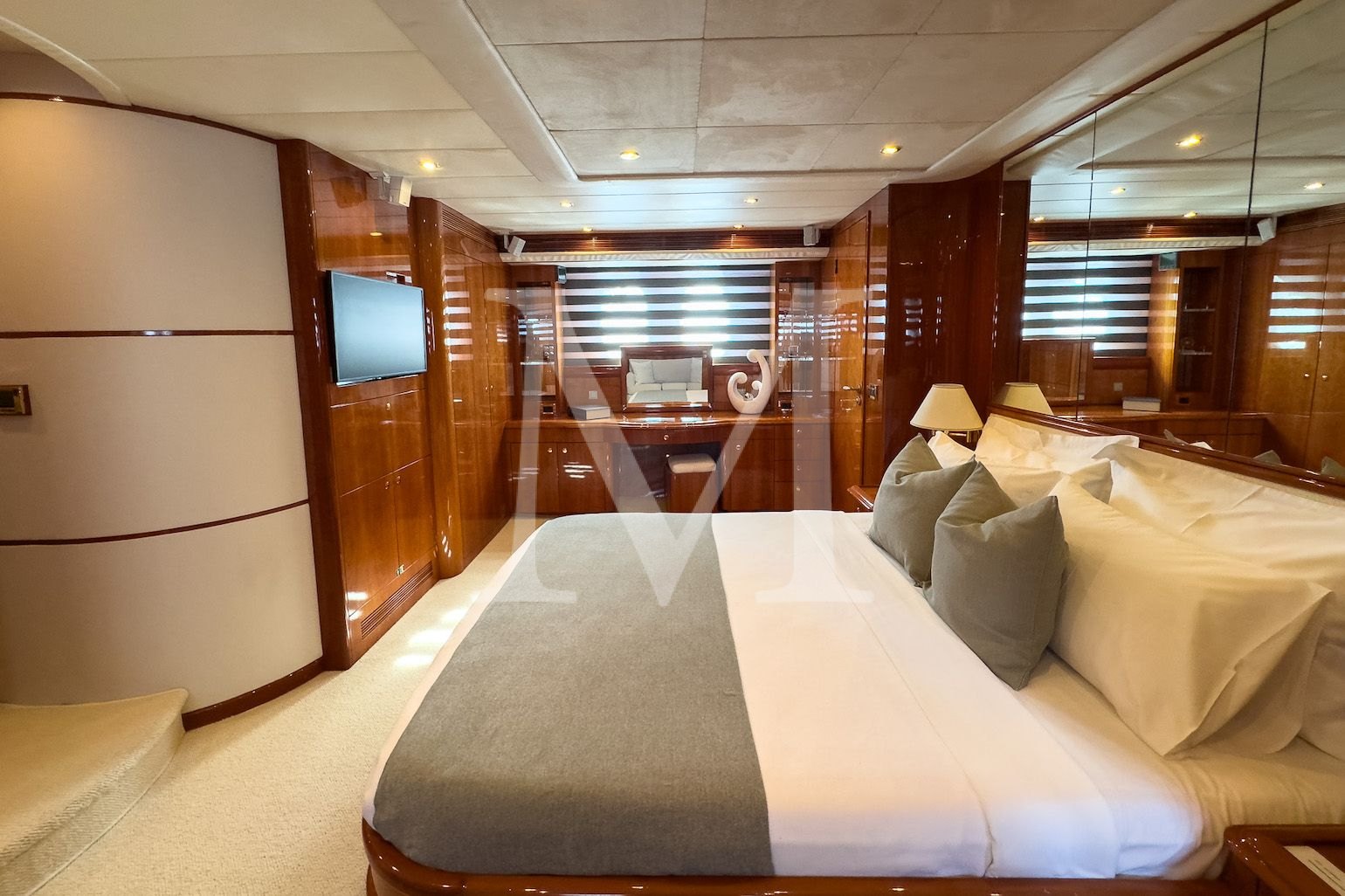 Atalanti_motor_yacht_master_cabin2