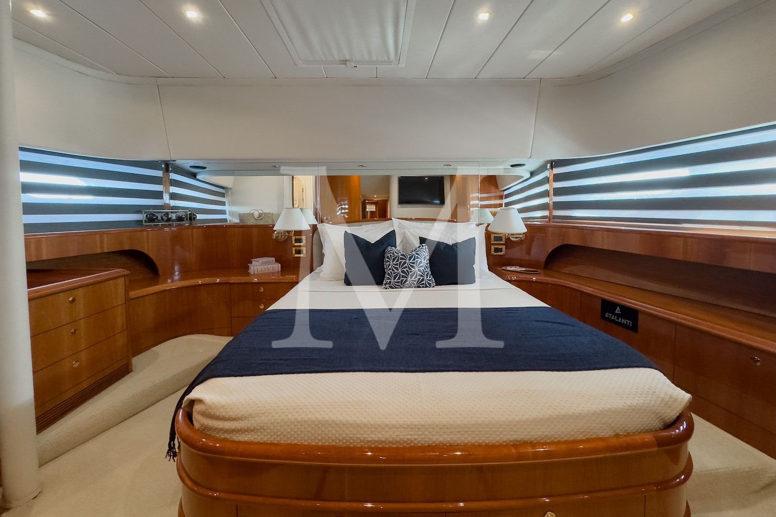 Atalanti_motor_yacht_VIP_bed