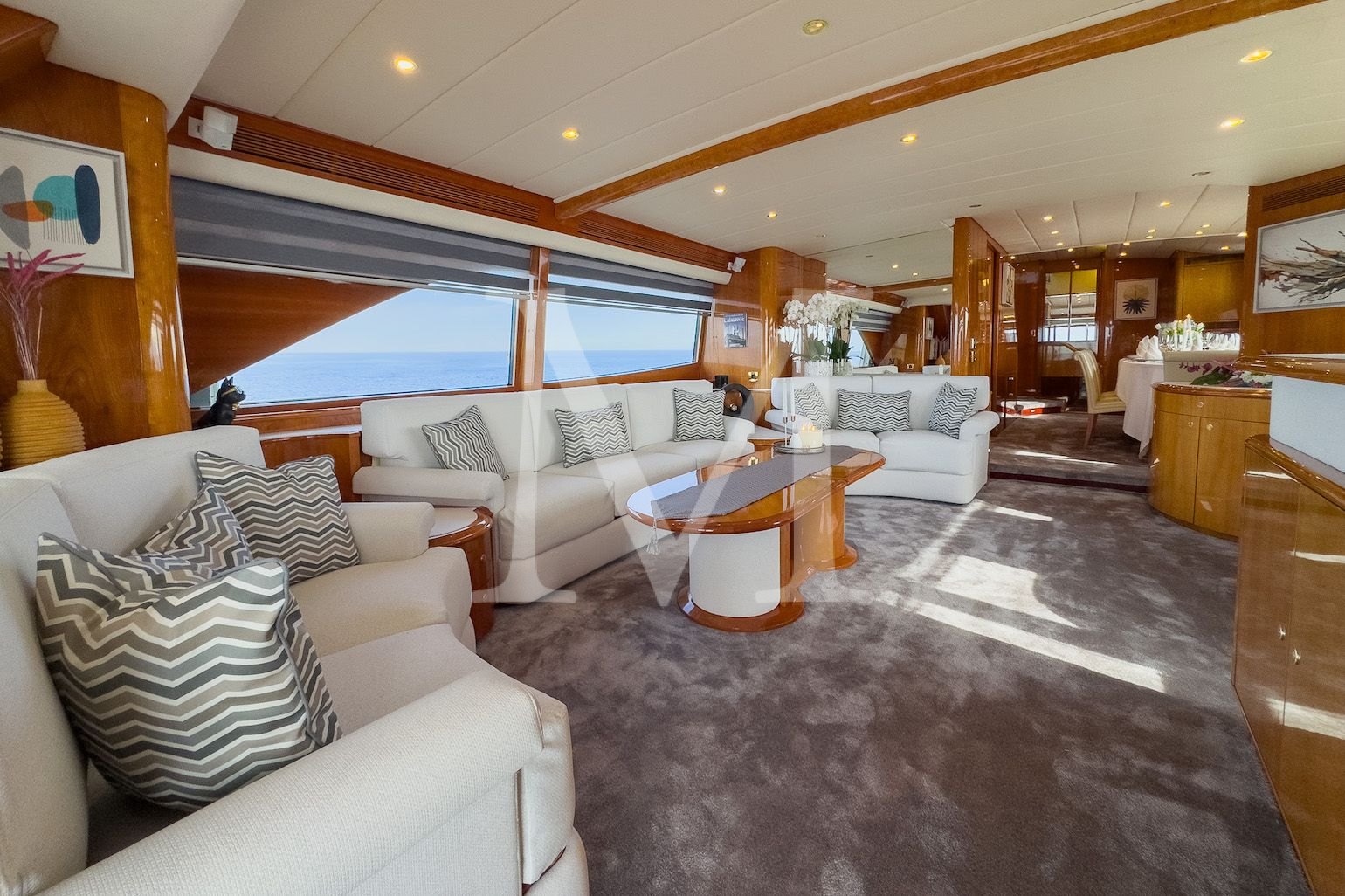 Atalanti_motor_yacht_salon